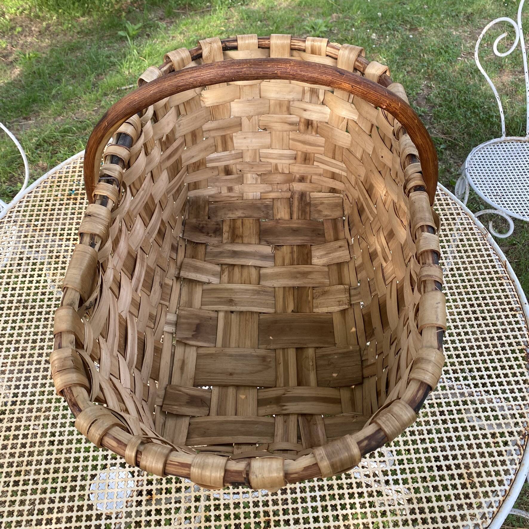 Panier en châtaignier et noisetier