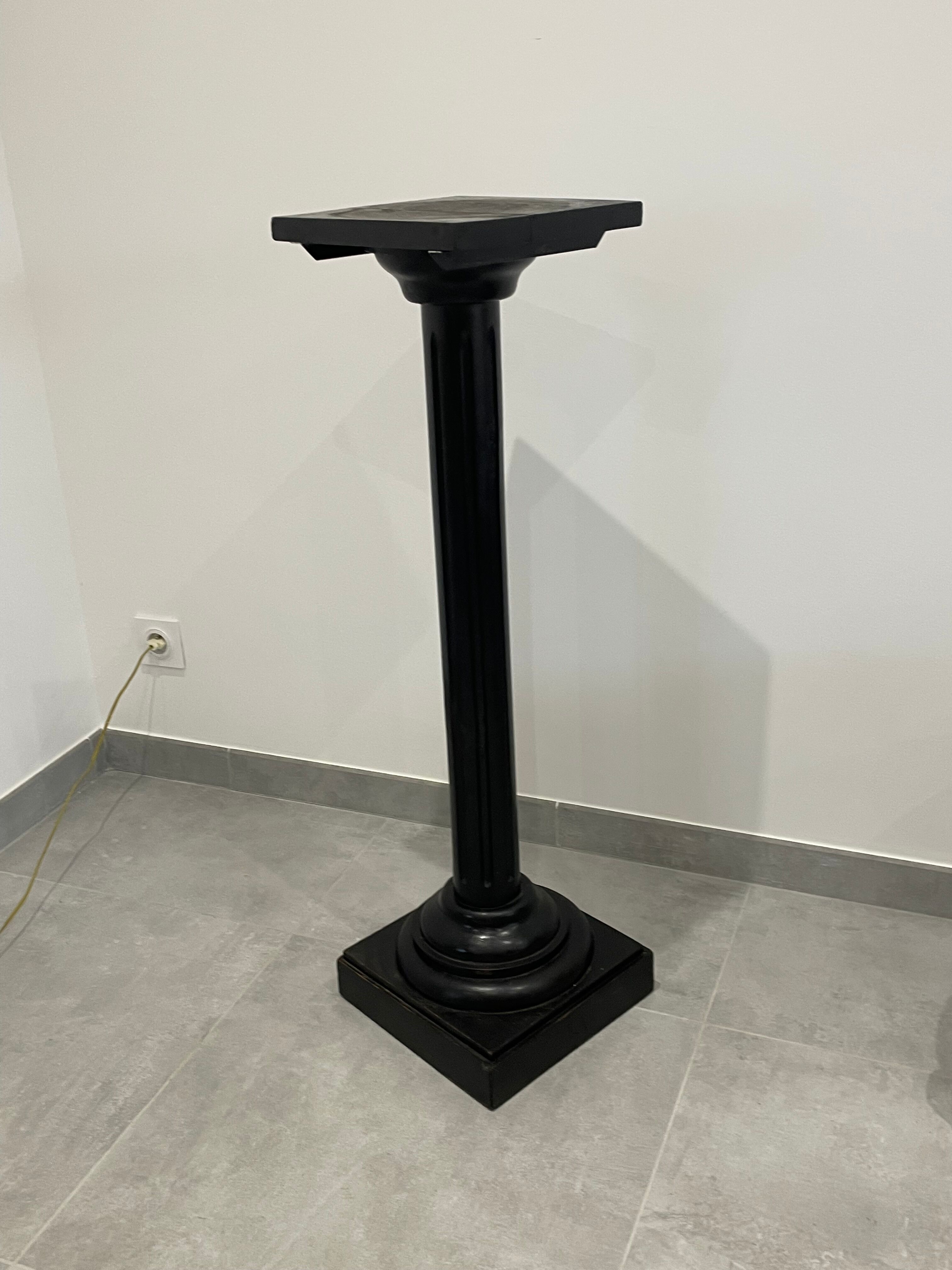 Nineteenth century black wooden fifth wheel column Napoleon III