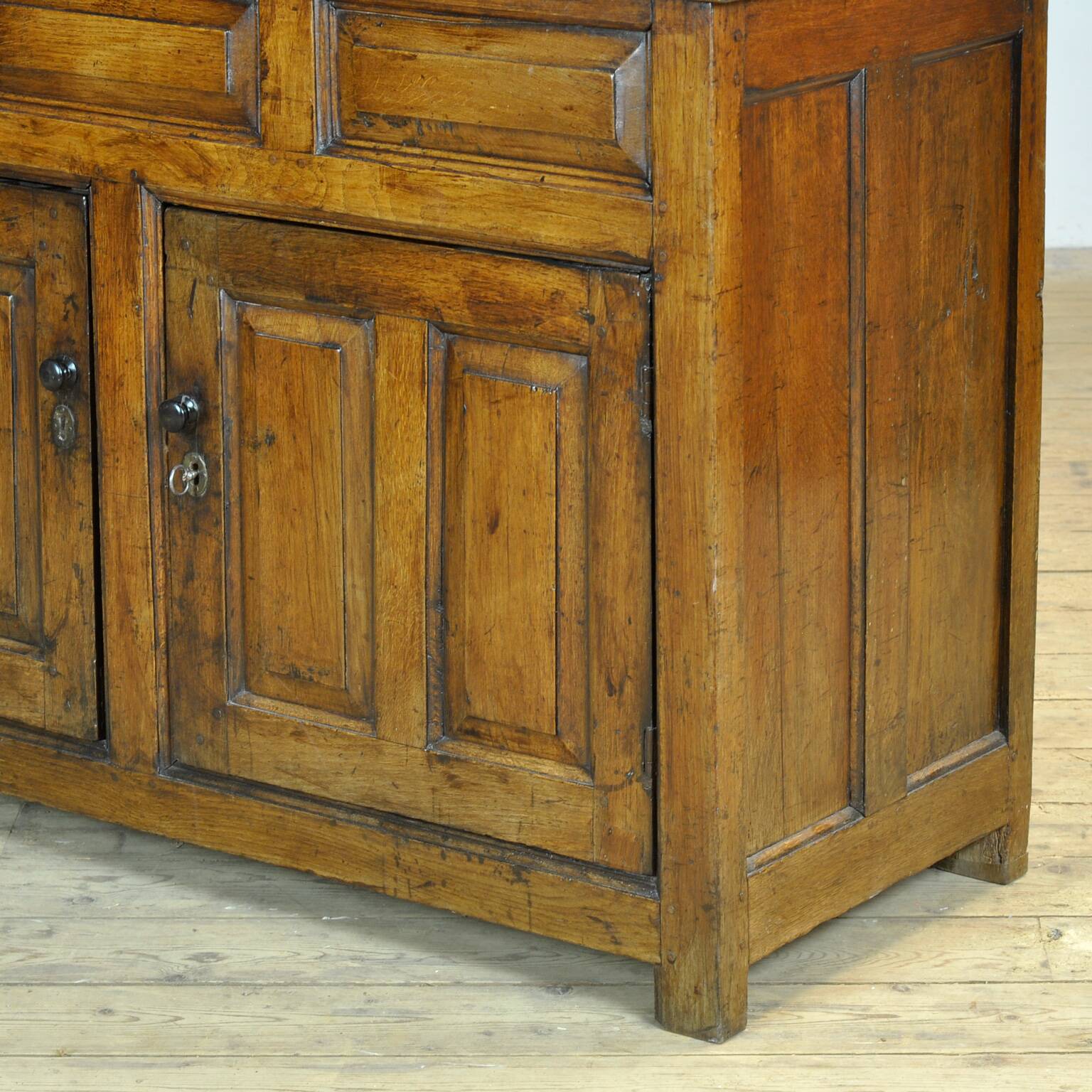 Oak tridarn cabinet, circa 1710