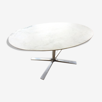 Table marbre blanc piètement chrome