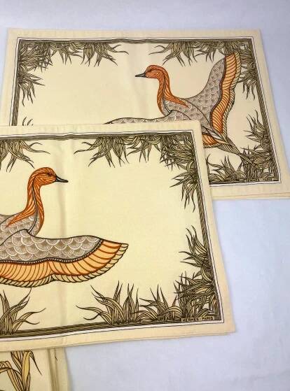 Hermès – Elegant set of 6 placemats and 6 matching napkins – Duck motif – 100% cotton