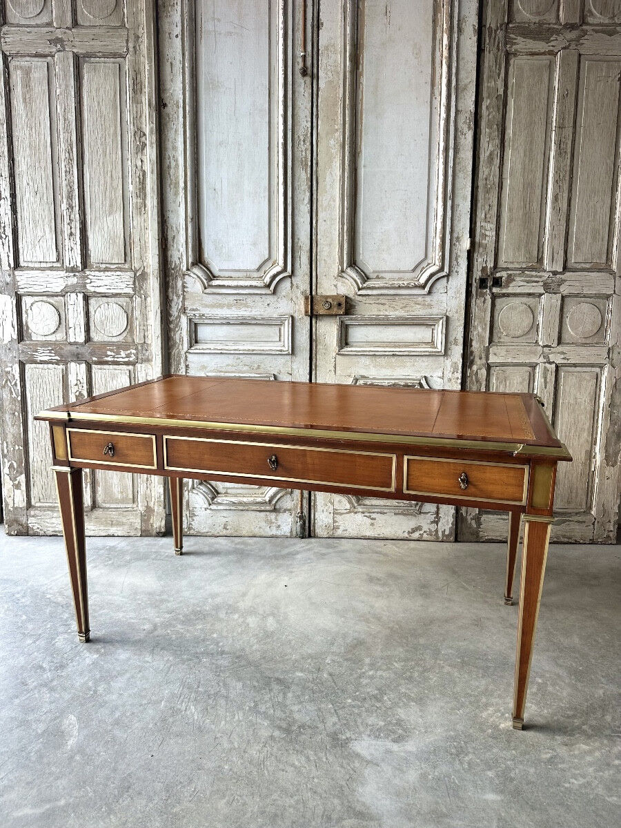 Flat desk in Directoire style