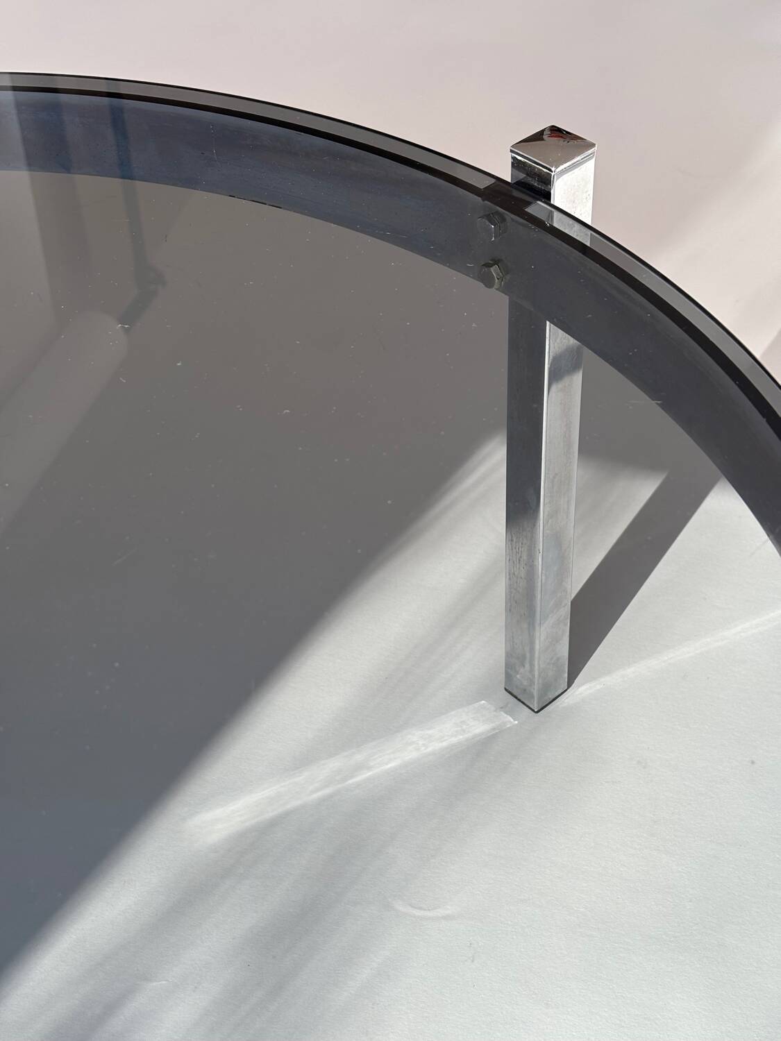 Table basse, chrome et verre fumé, 1970
