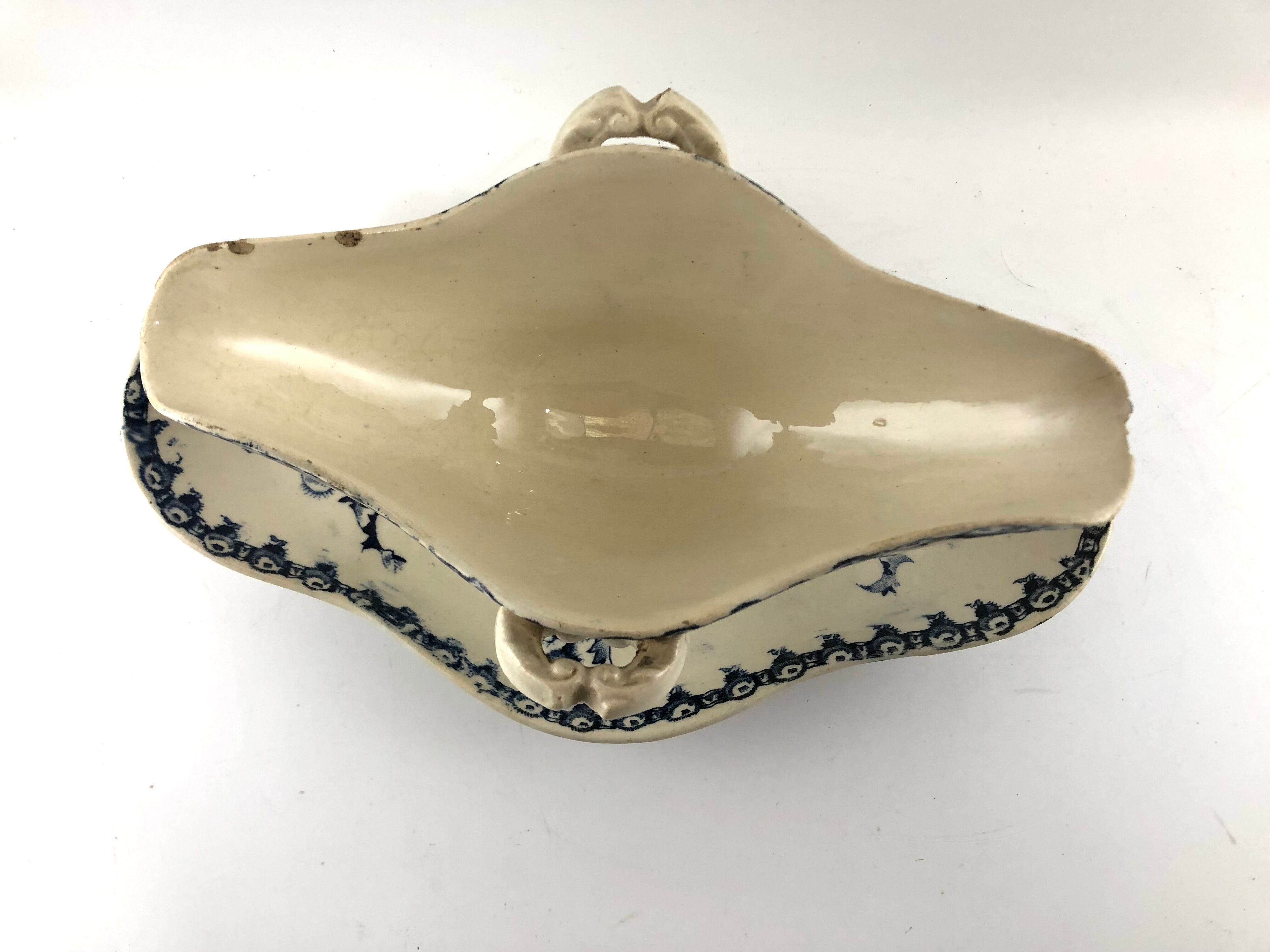 Saucière Gien Modele Chardon bleu en terre de fer 19ème