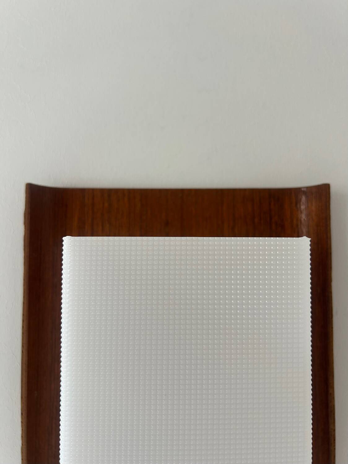 Applique vintage palissandre et Perspex, Suède 1950