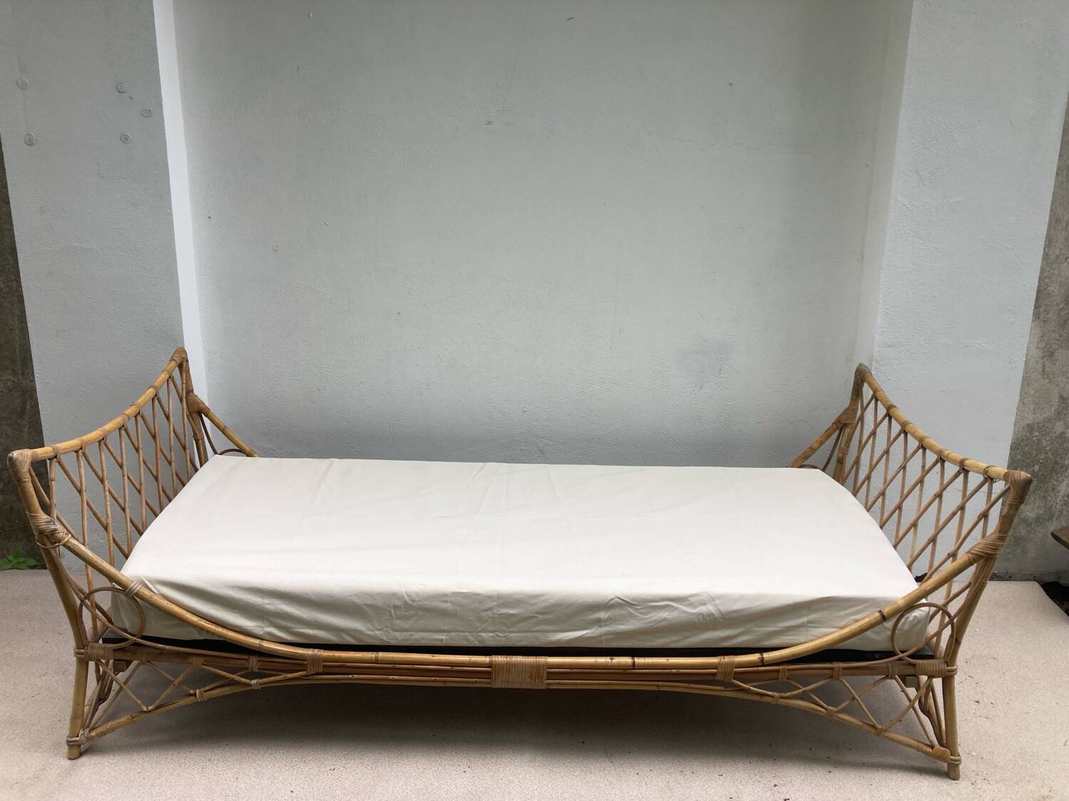 Rattan bed bench