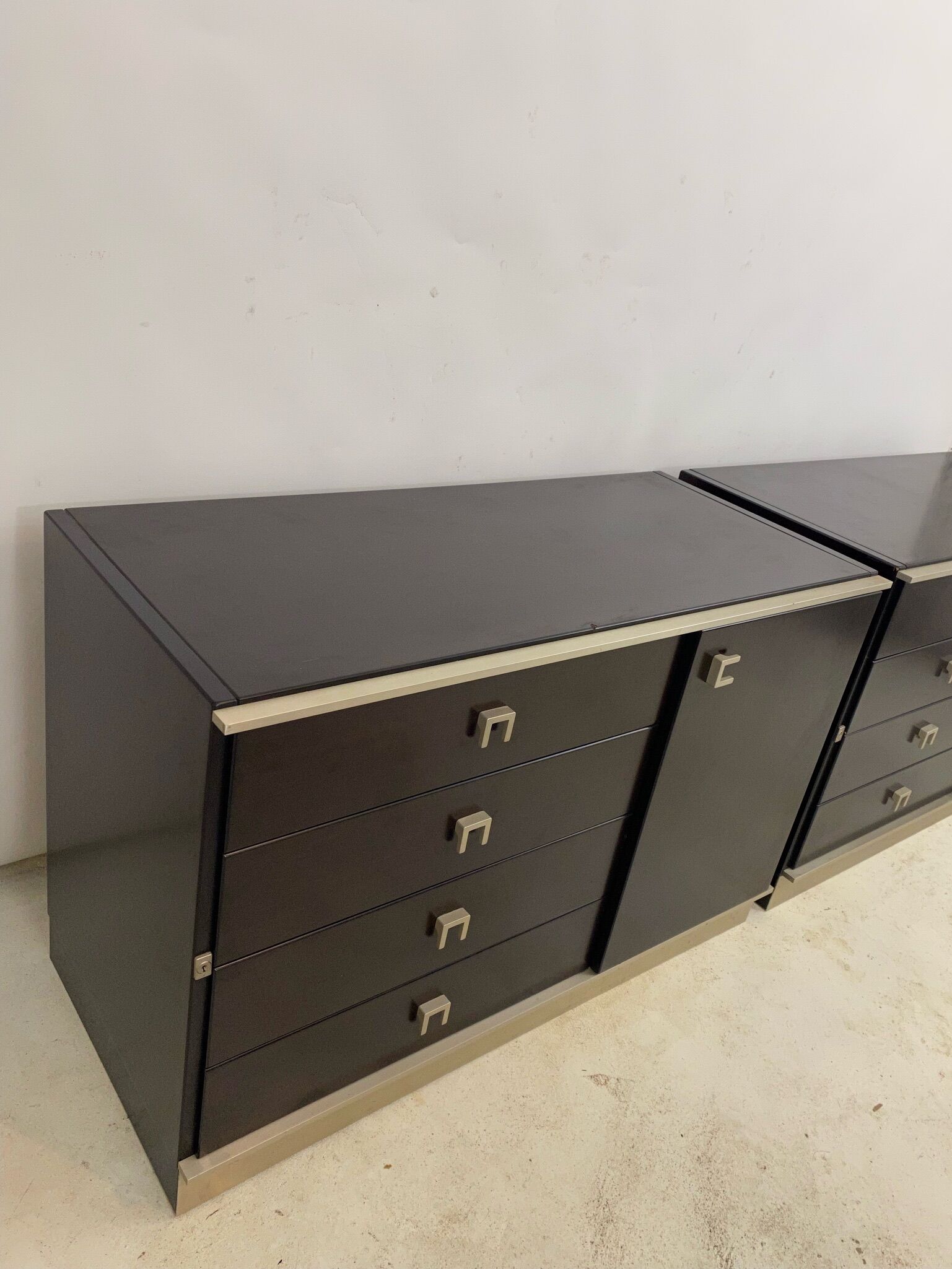 Pair of chests of drawers abbondinterni mahogany almost black.