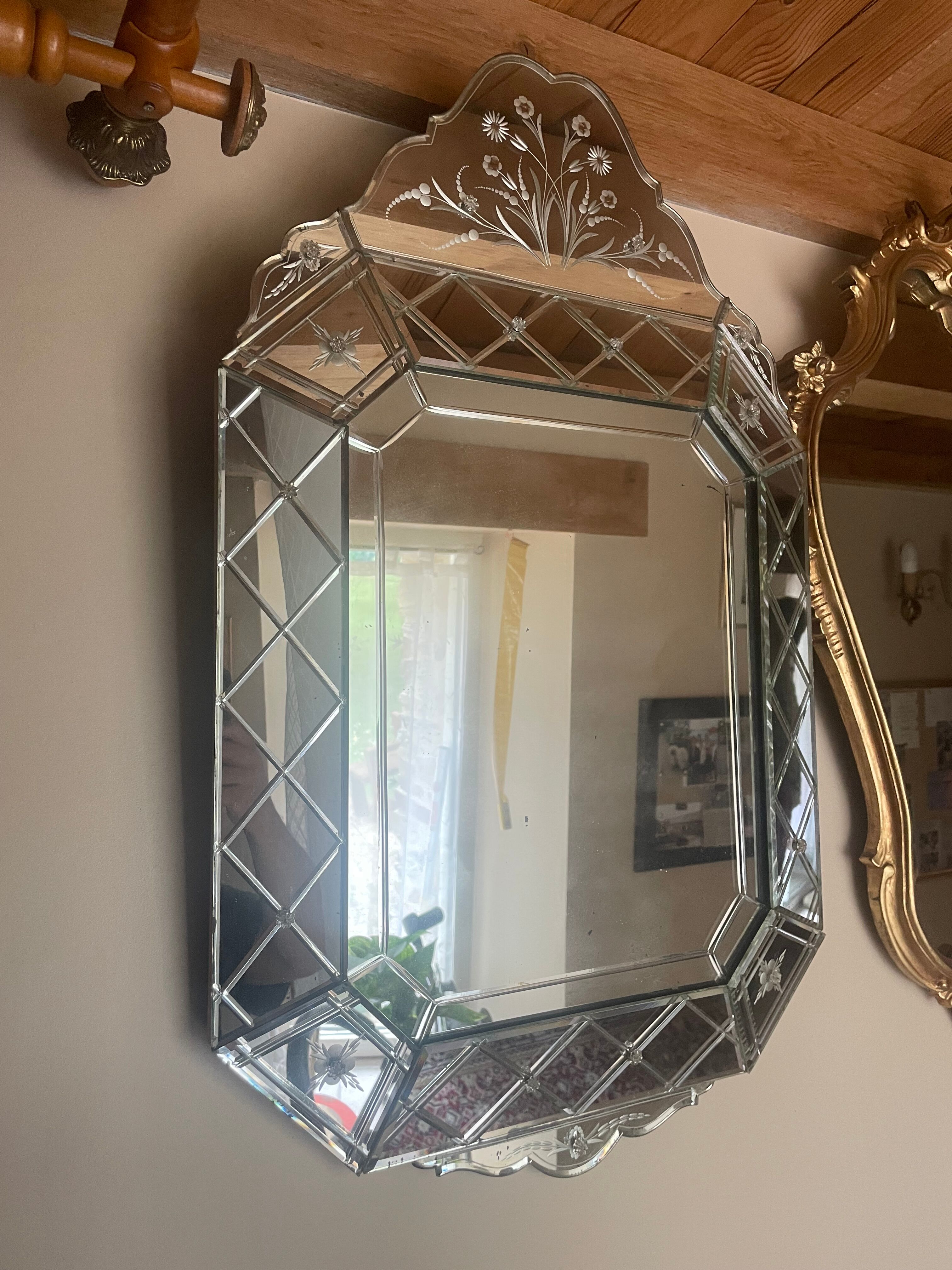 Venetian mirror with pareclose 19th / 20th century Height 80 cm