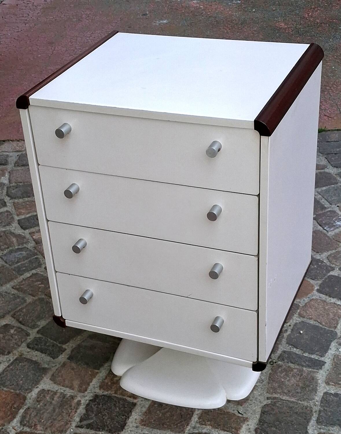 Tulip leg commode design, French manufacturing by Gautier.