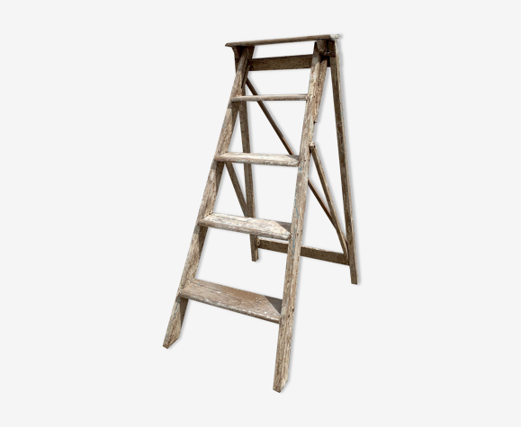 Escabeau en bois patiné
