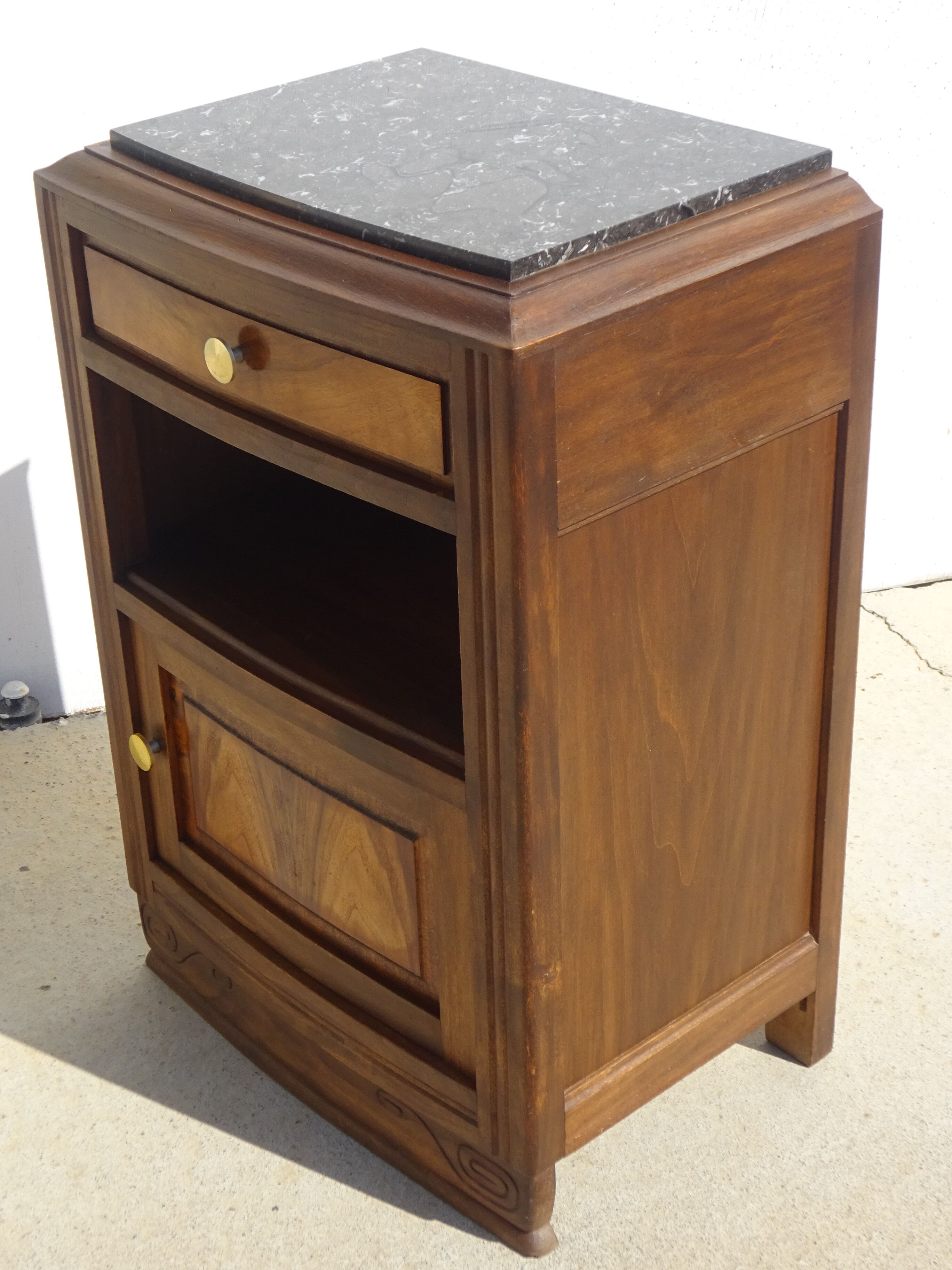 Art Deco bedside in solid walnut and walnut bramble, 1930's