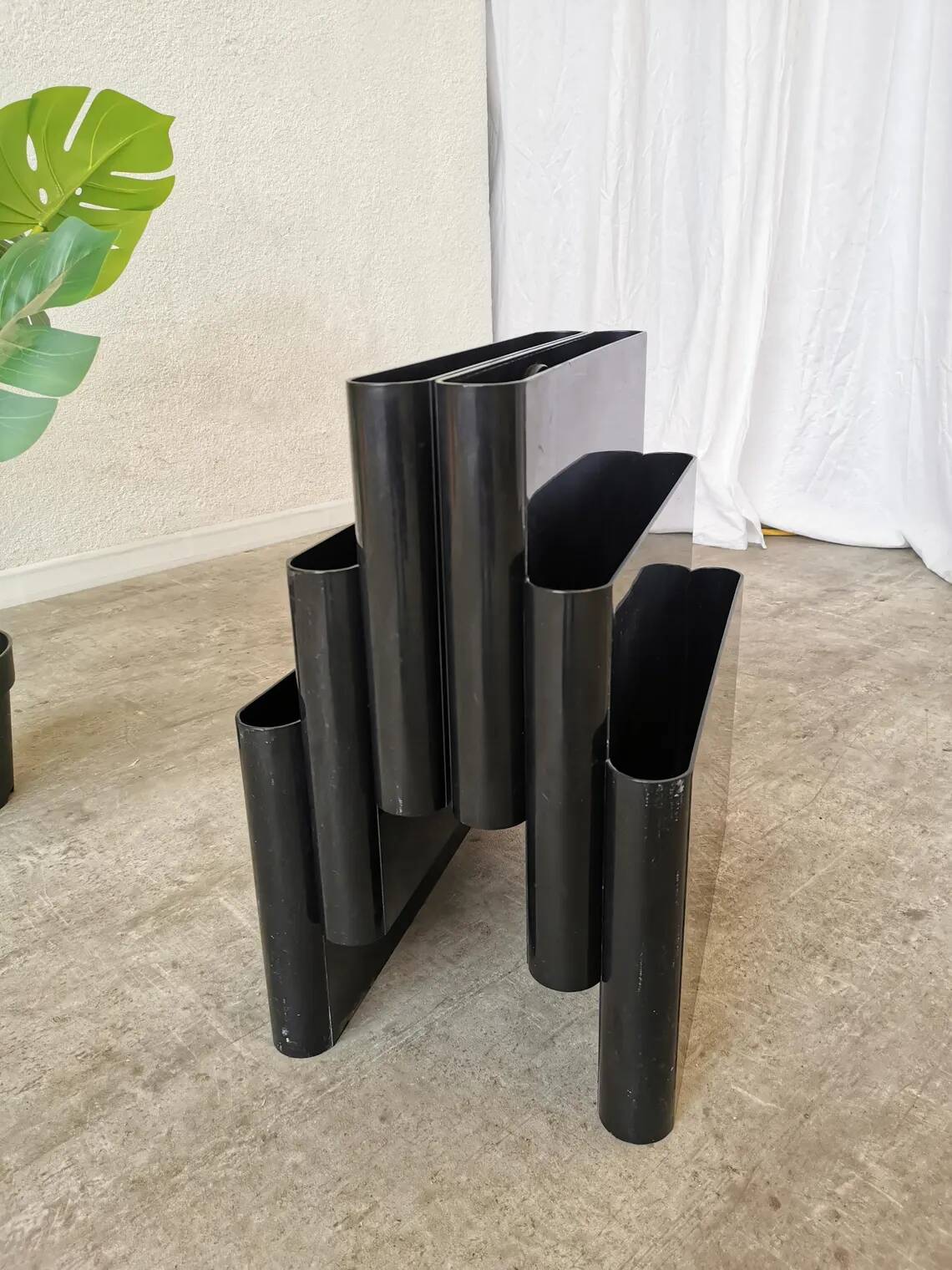 Giotto Stoppino for Kartell Black ABS Plastic Magazine Rack - 1970s Italy
