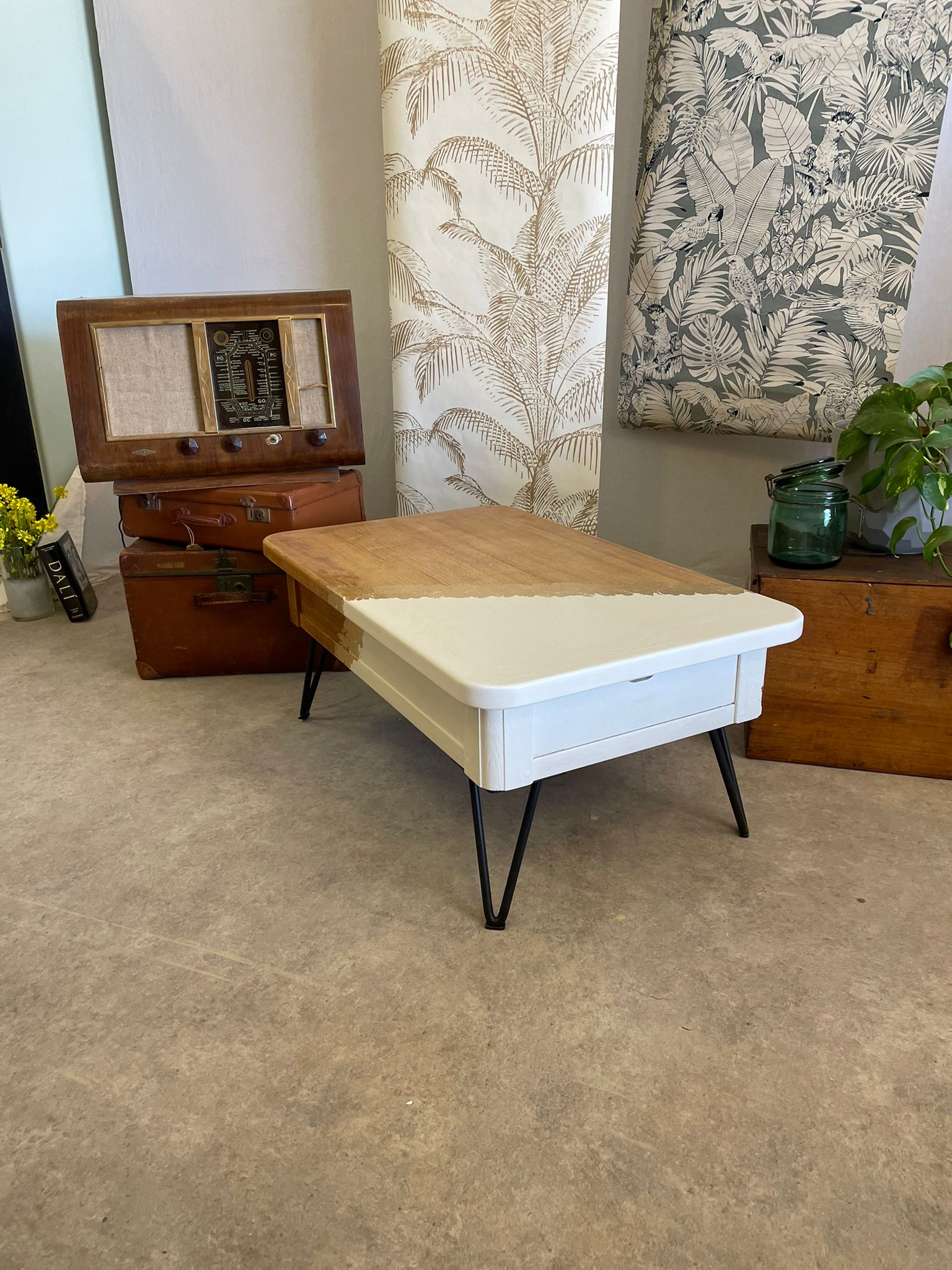 Coffee table with pin legs and gold leaf