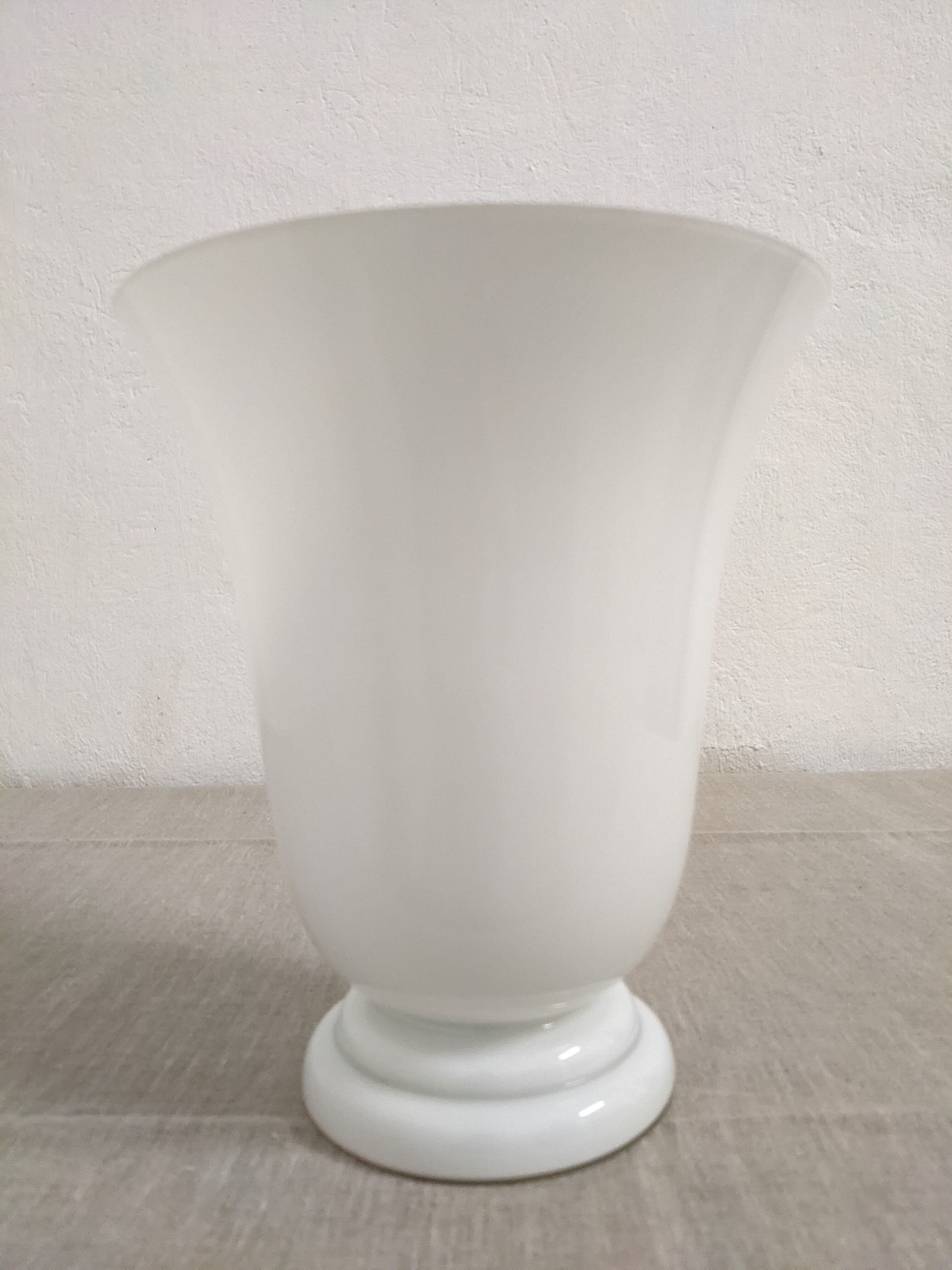 White opaline mood lamp from the 60s/70s