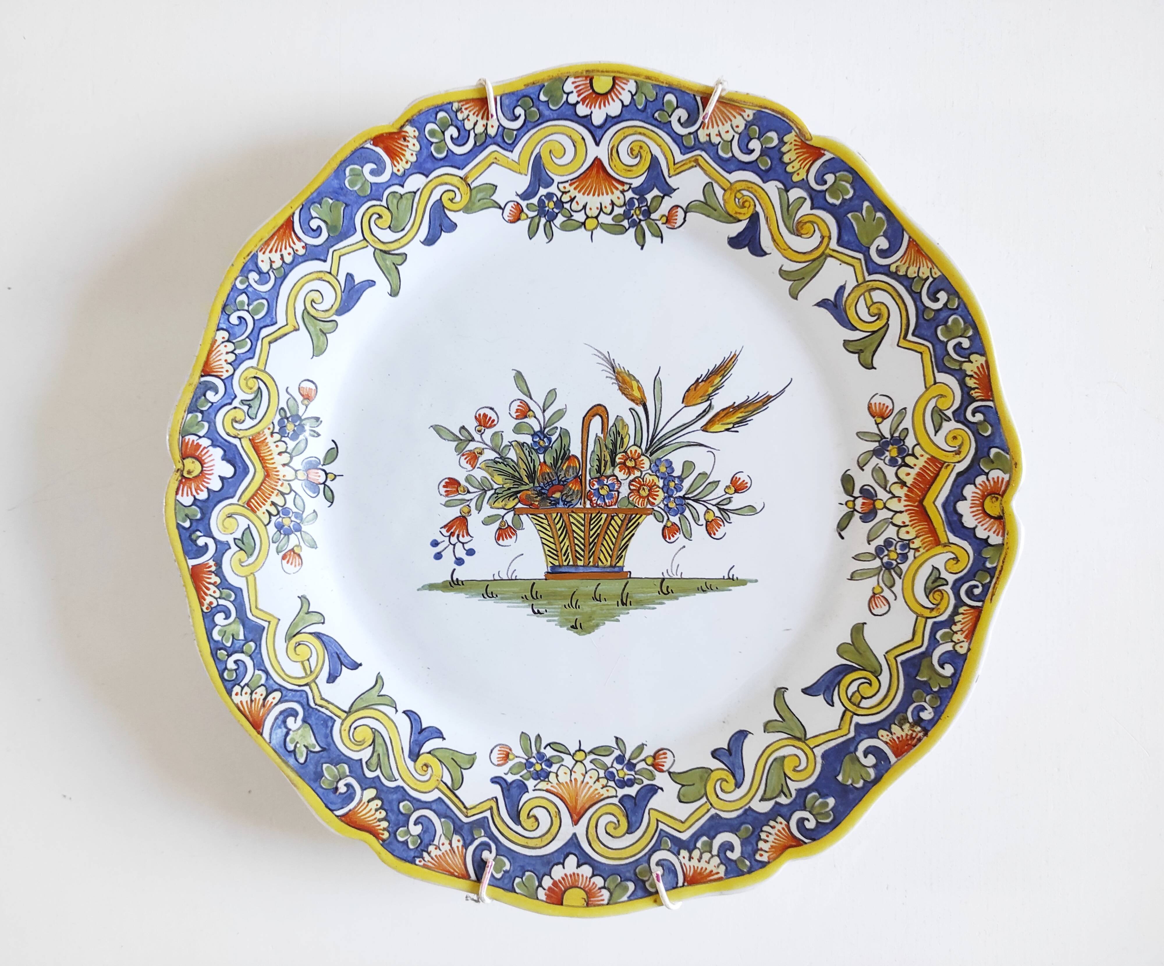 Rouen decorative plate with flower basket