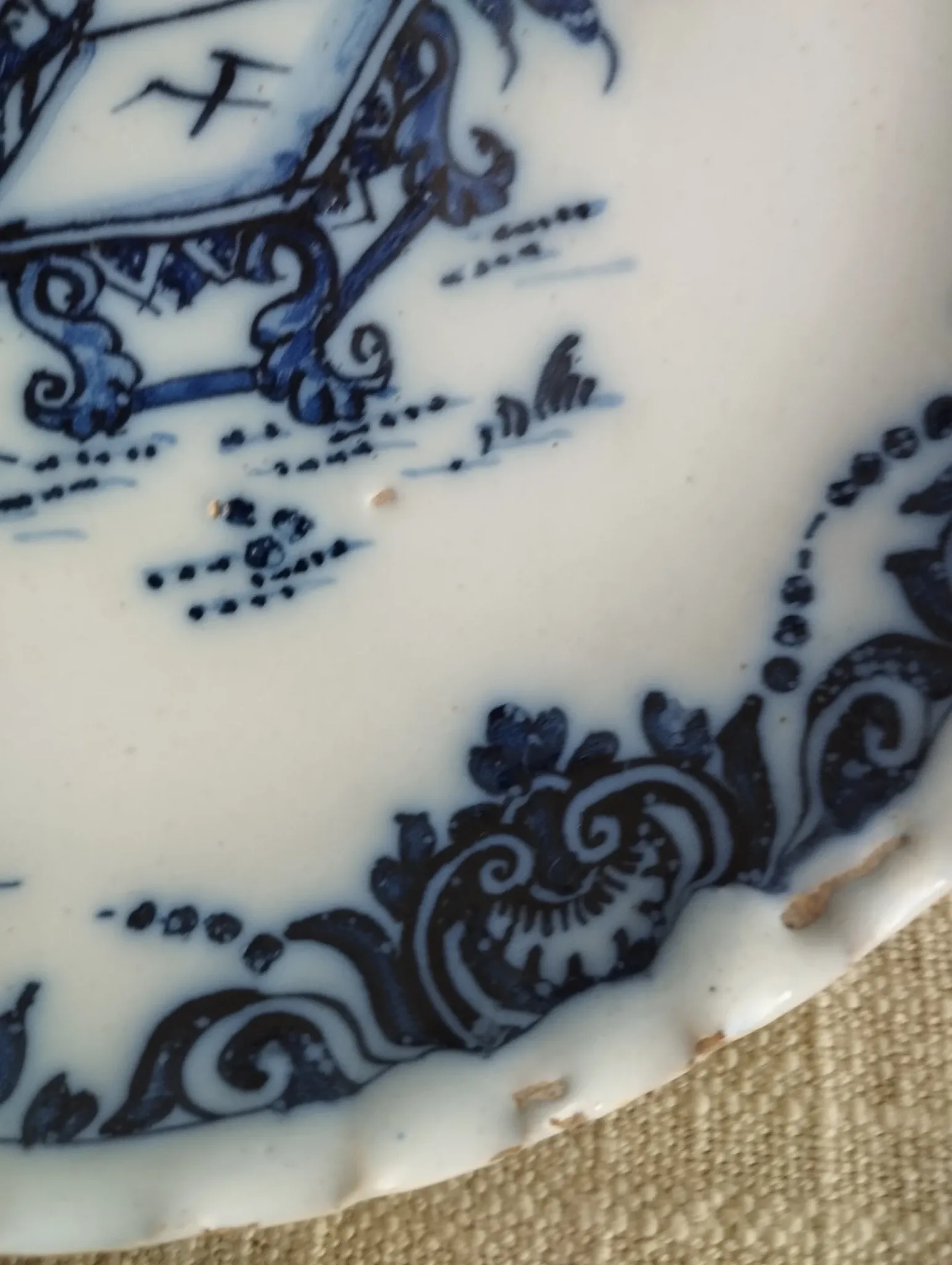 Ancienne assiette décorative en faïence Hollande XVIIIe