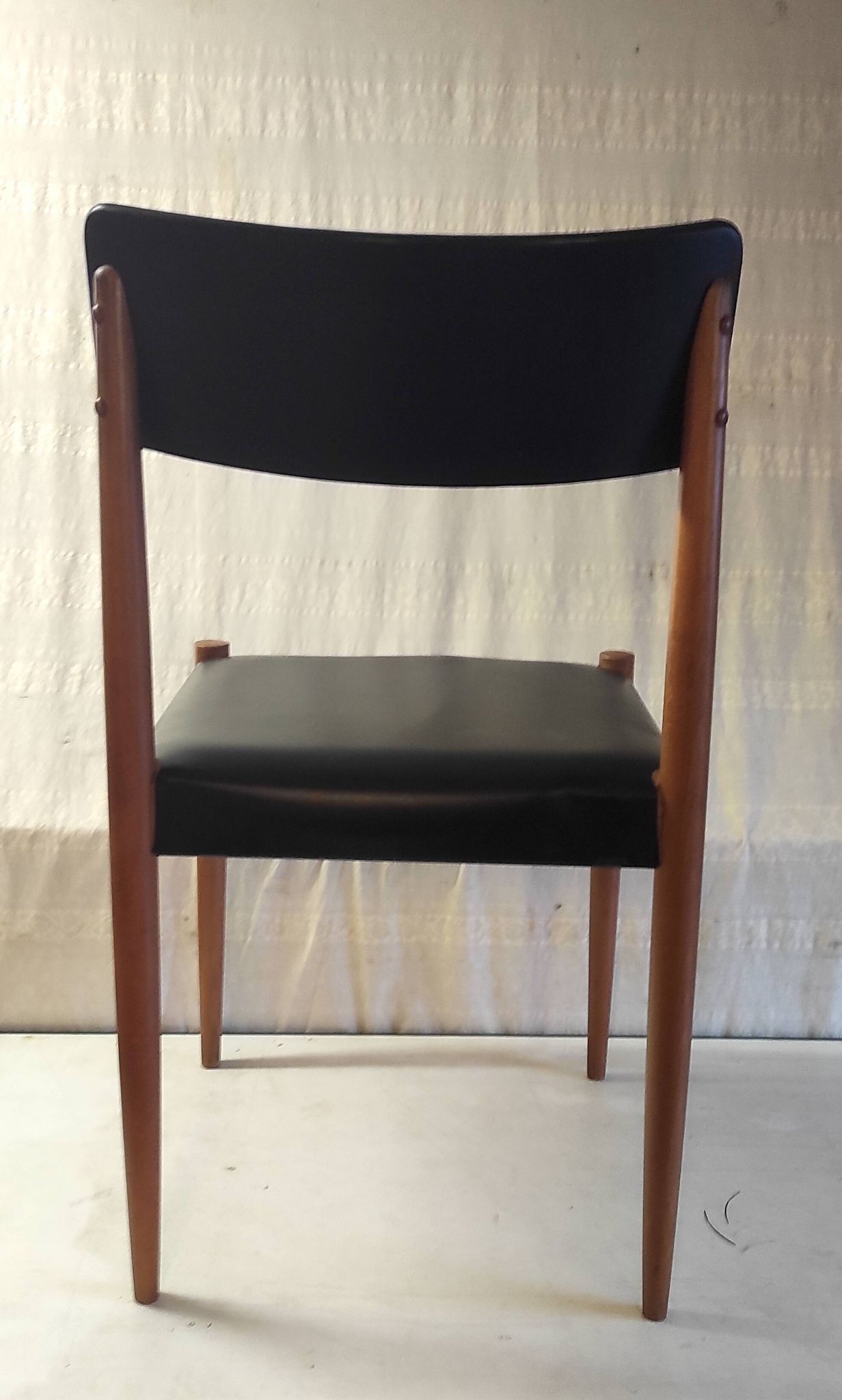 Scandinavian style chair in wood and faux leather - 1960s/70s