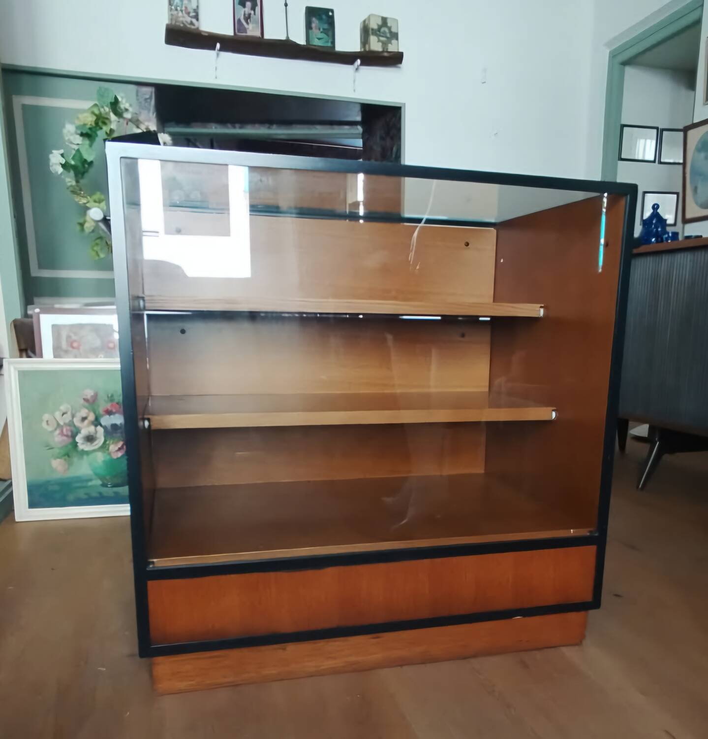 Blouse shop furniture