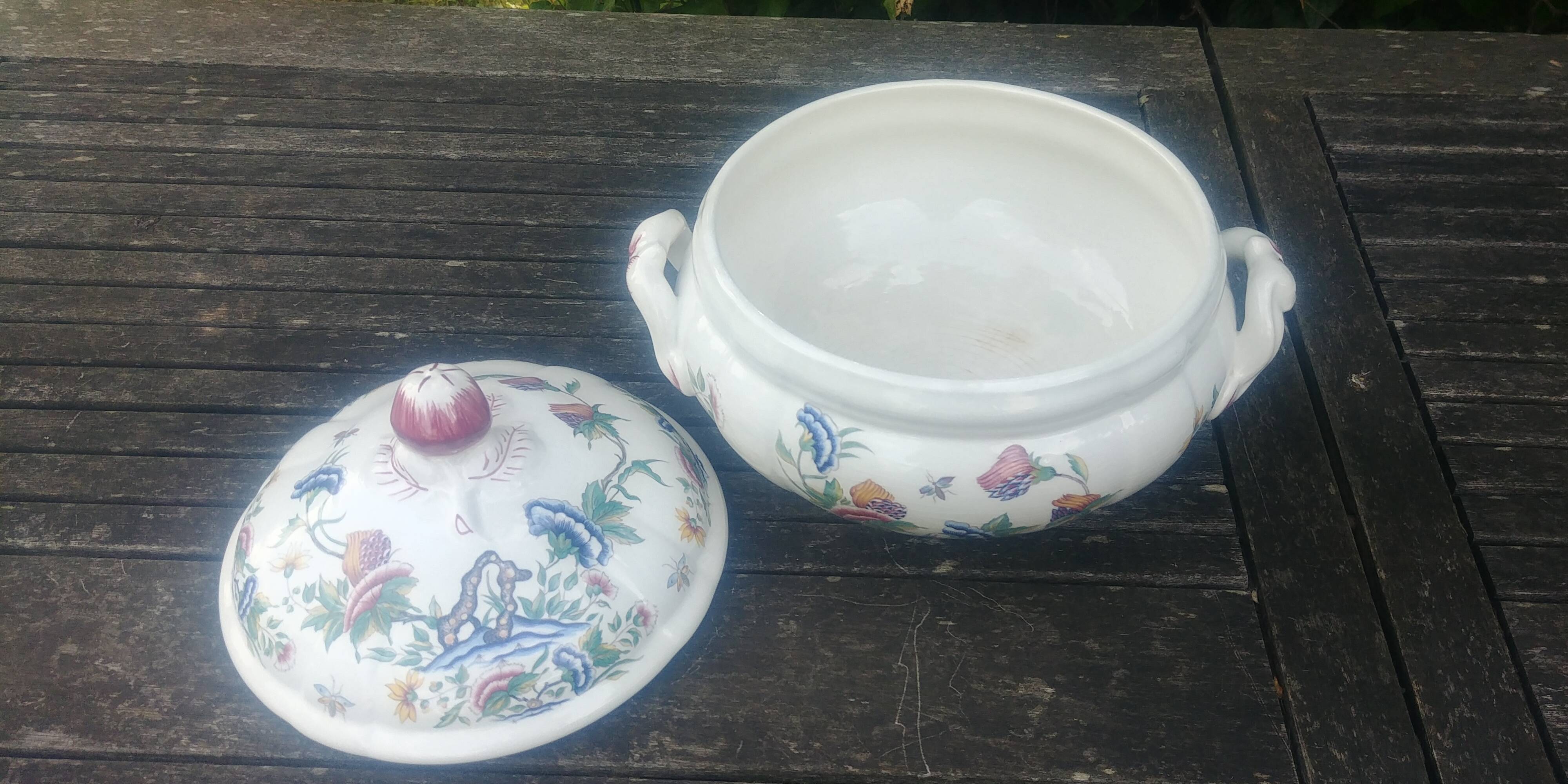 Large porcelain soup tureen from the Sarreguemines earthenware factory, Rouen model