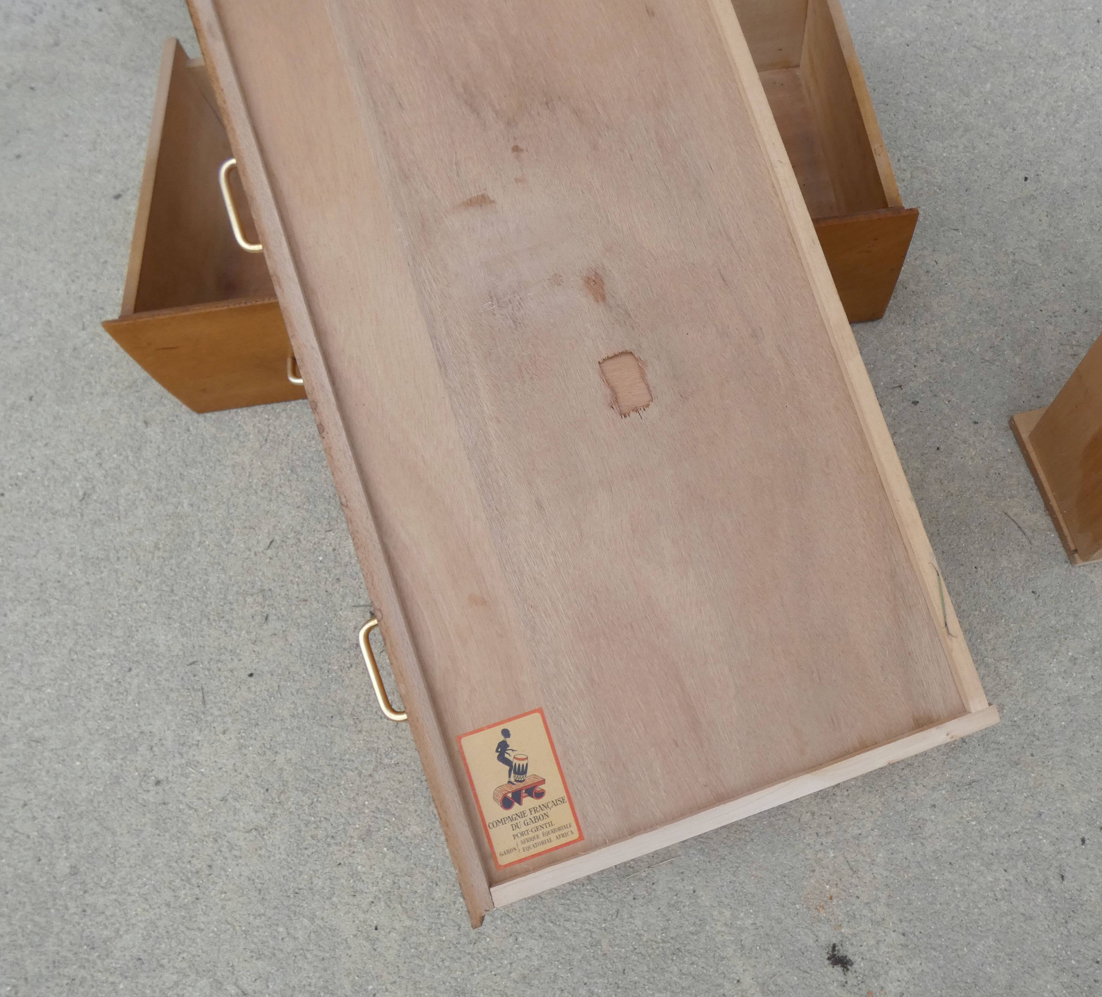 commode vintage en bois pieds compas