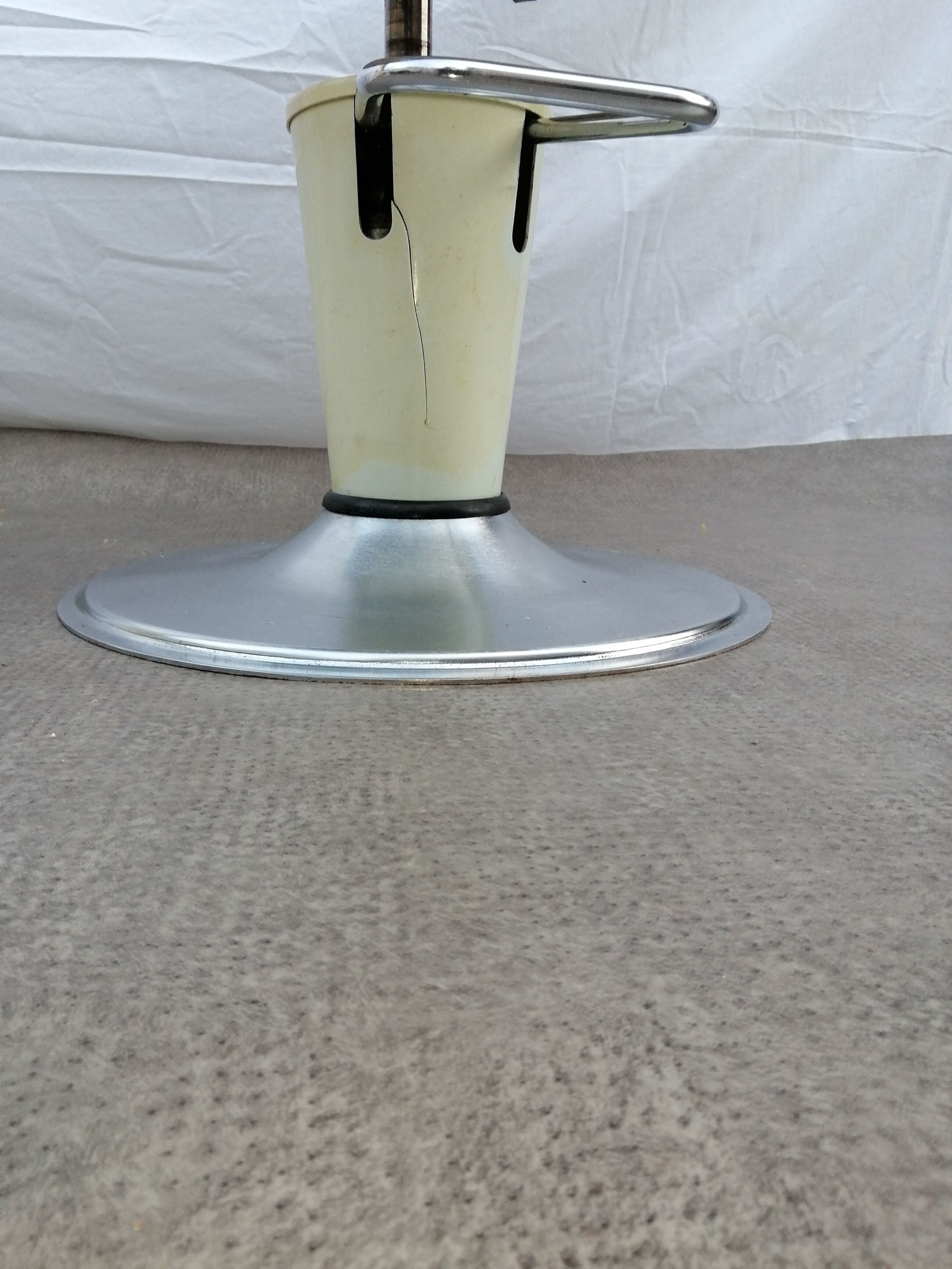 Hairdressing chair foot tulip vintage year 70