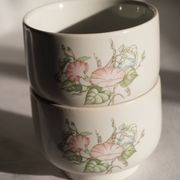 Set of 2 porcelain teacups with floral decorations, Korea