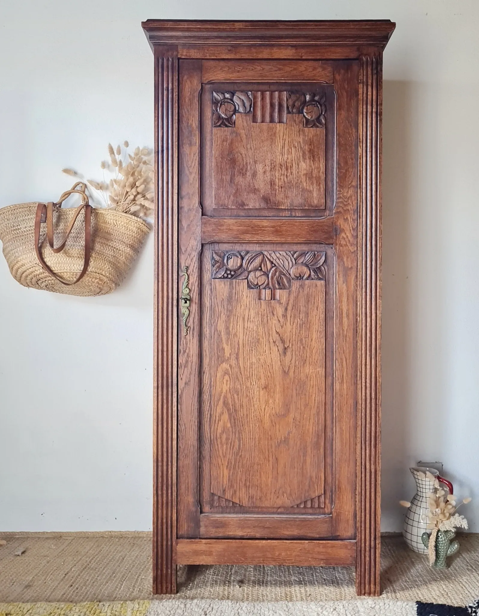 Antique carved wooden bonnetière – Art Deco / Art Nouveau style