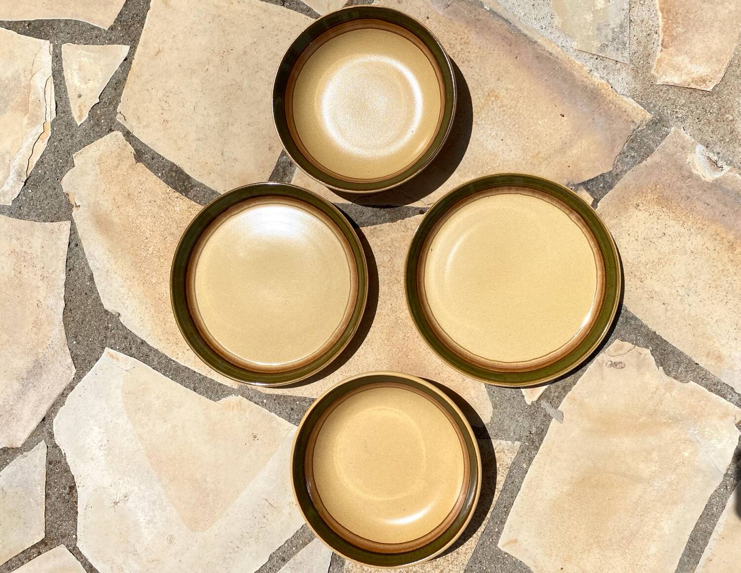 Pair of flat and deep plates in antique stoneware