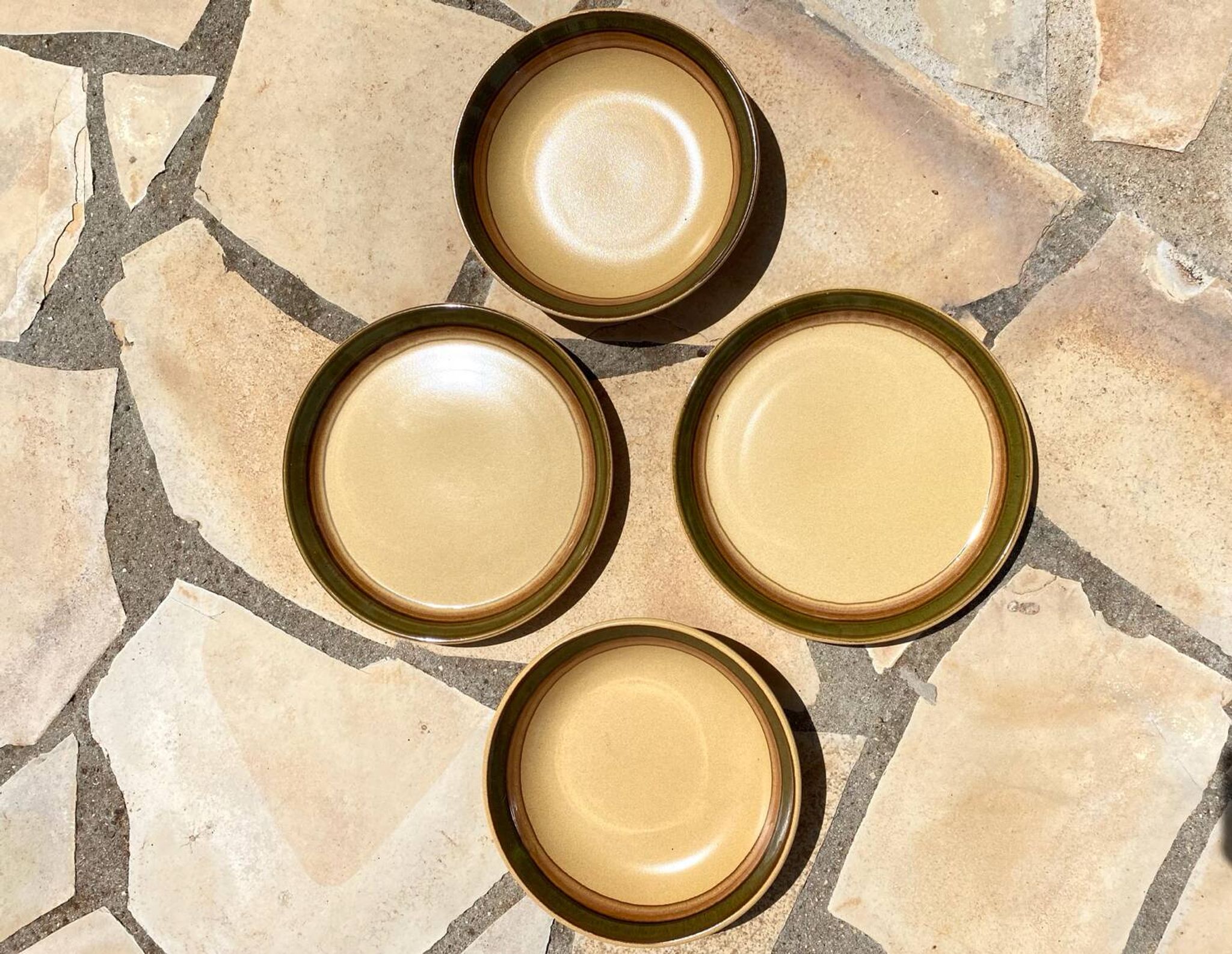 Pair of flat and deep plates in antique stoneware