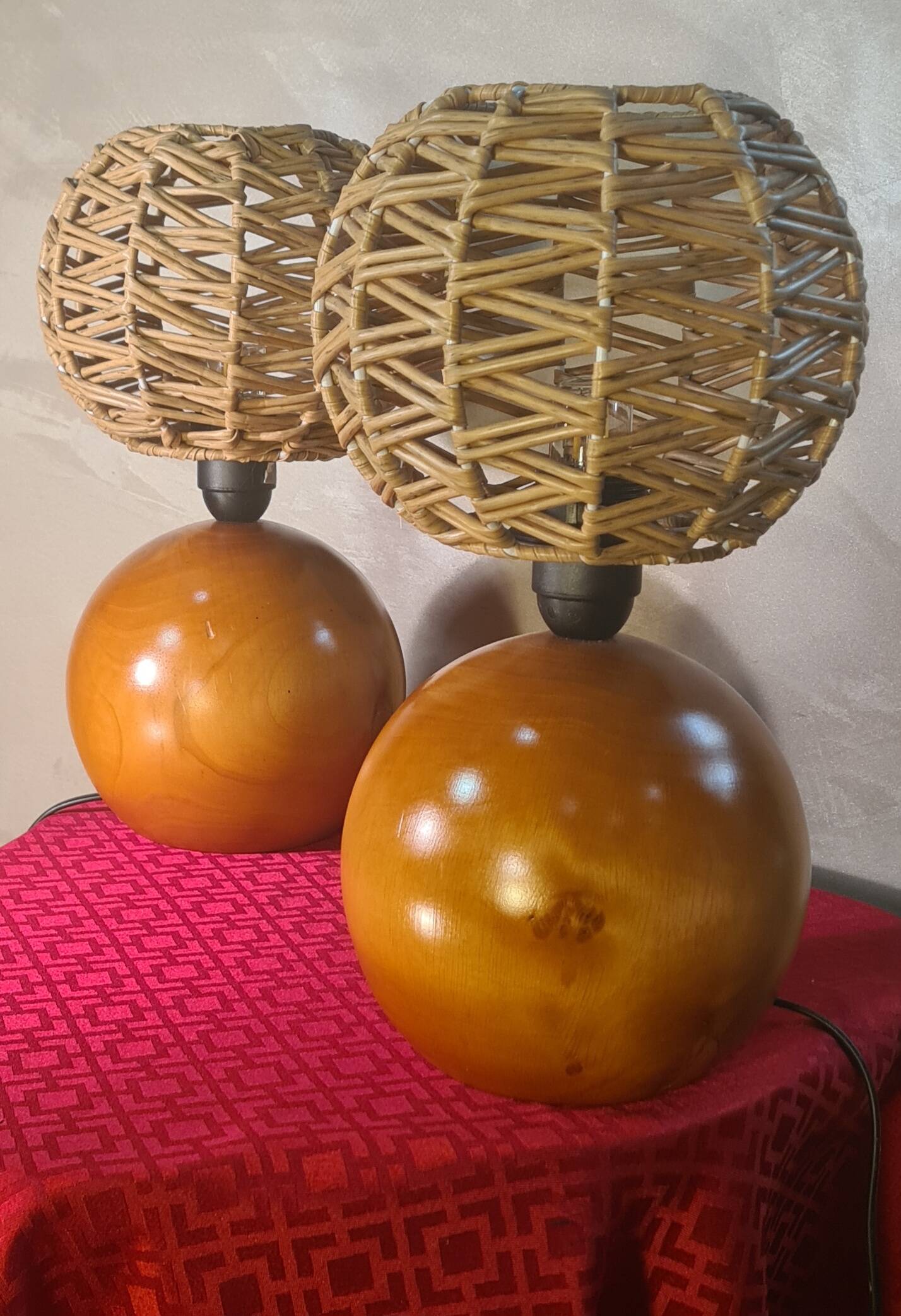 pair of solid wood big balls lamps 35x20 4kg very good condition