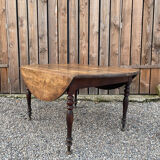 Rustic round table salon