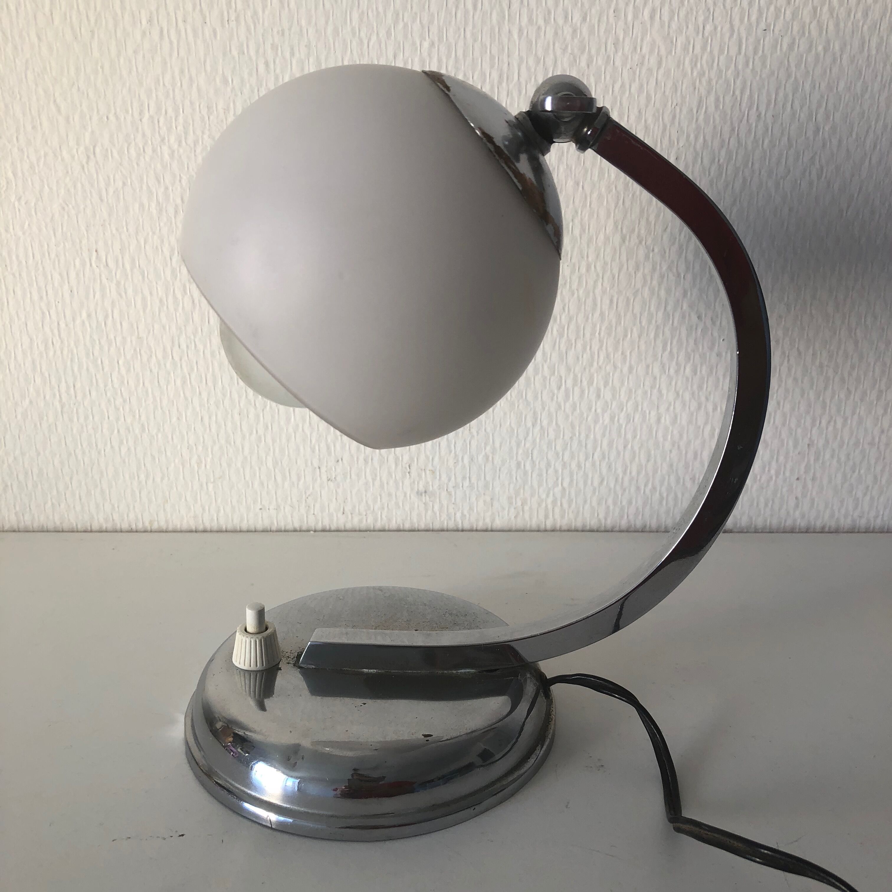 1930 opaline globe table lamp