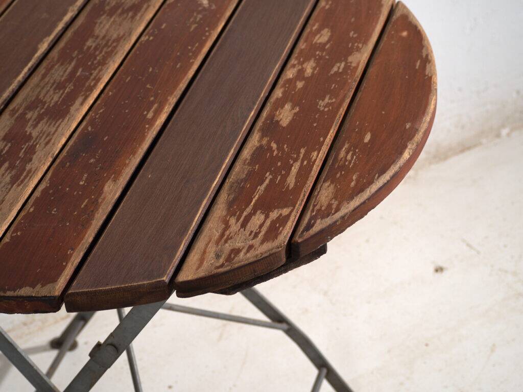 Table de jardin pliante ancienne en bois et fer – Europe centrale, vers 1950