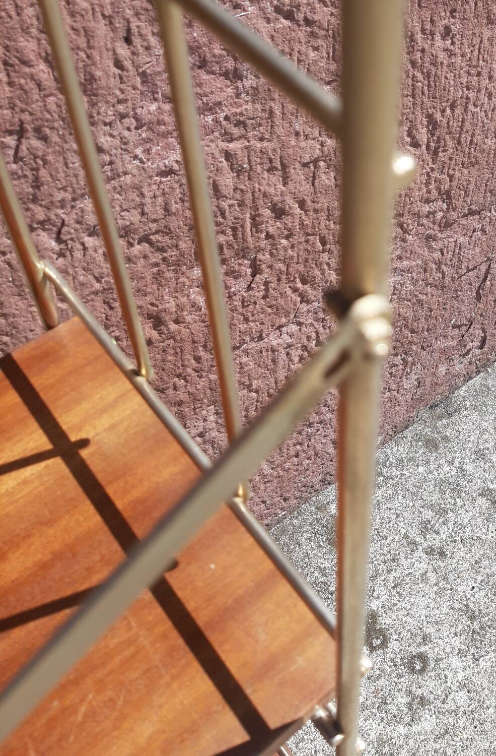 Etagère scandinave string, sur pied (ou mural) bois/ métal doré