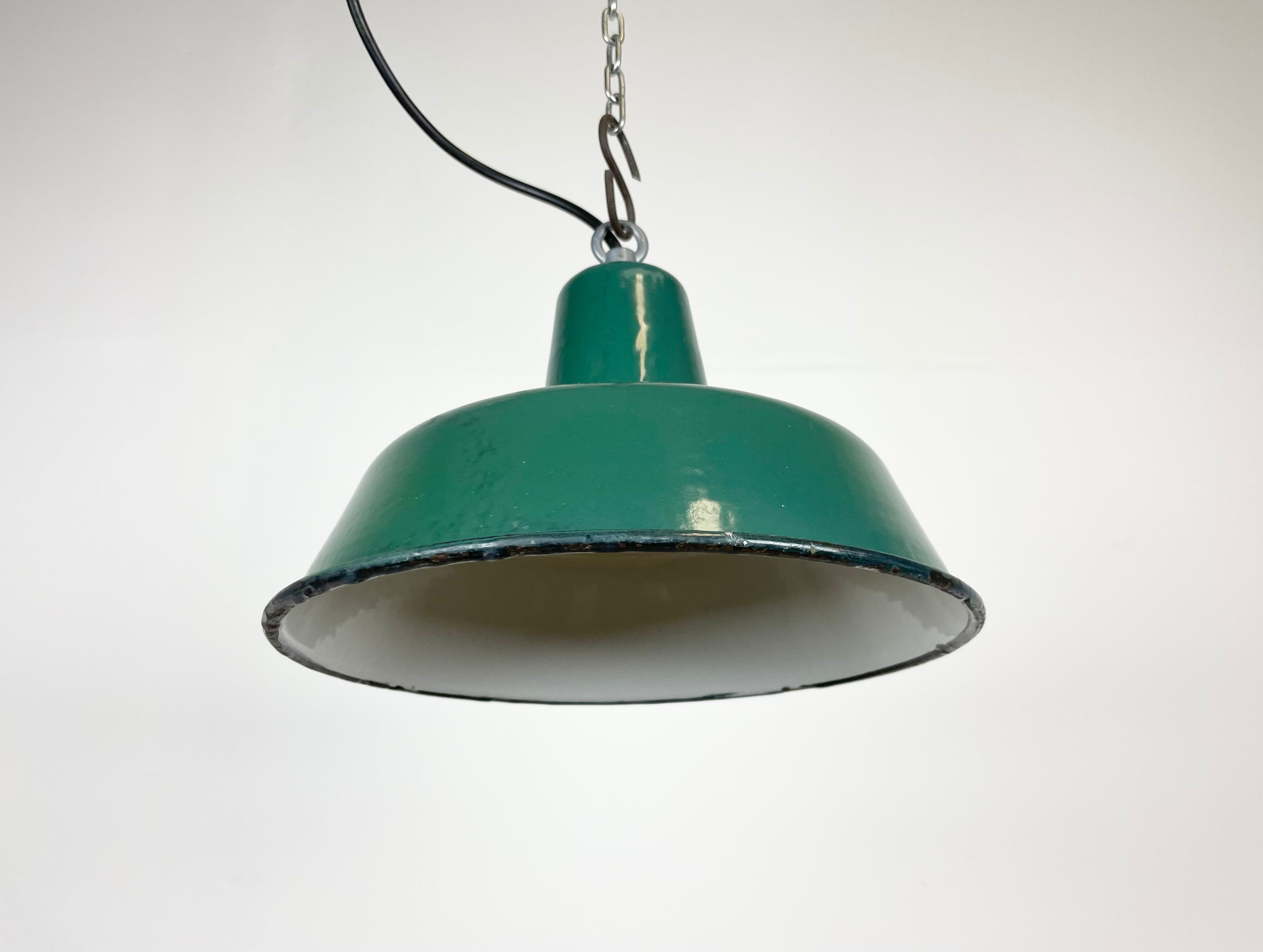 Industrial green enamel pendant lamp, 1960s