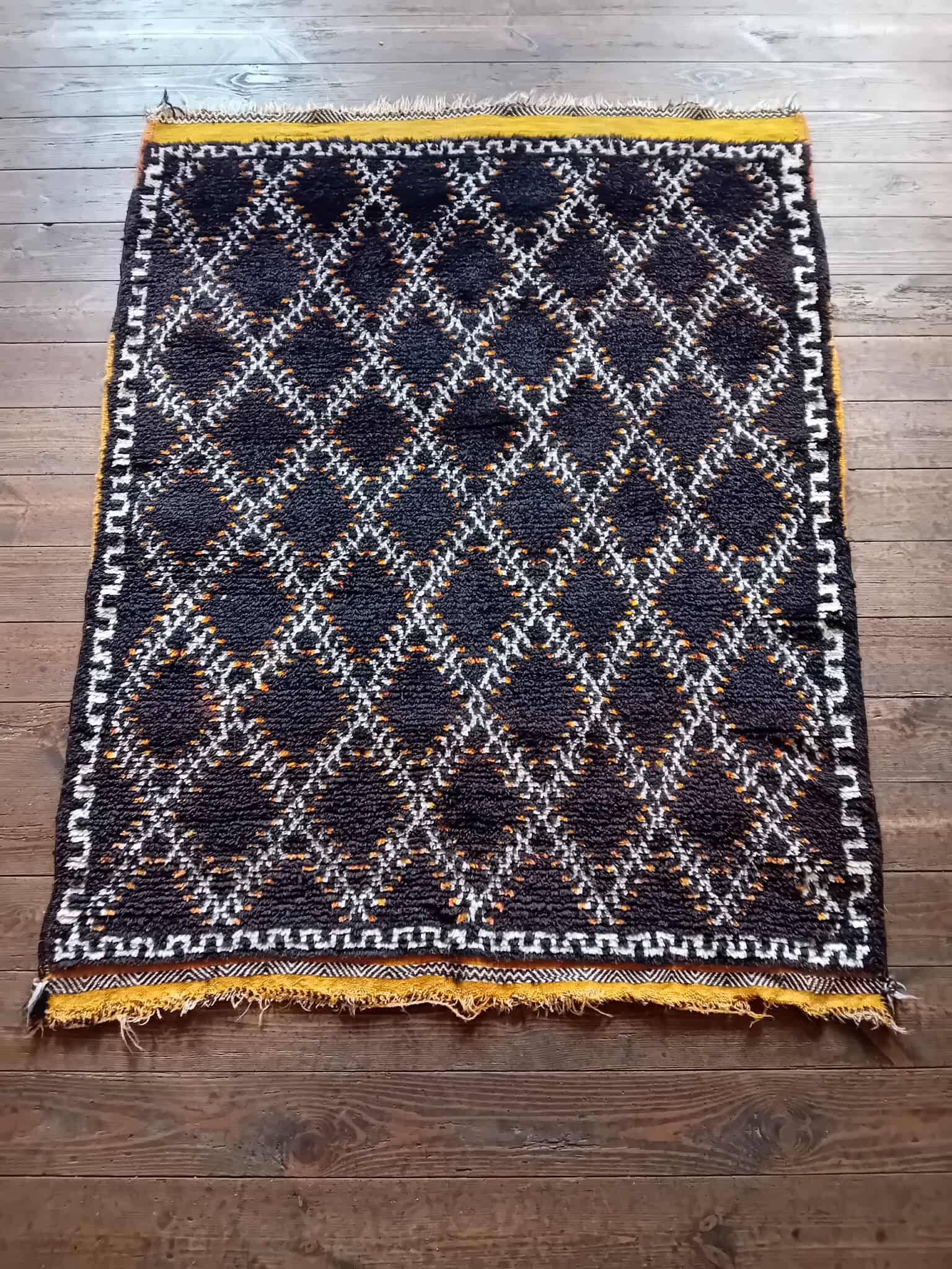 Handmade Berber Taznakht rug 140x109cm