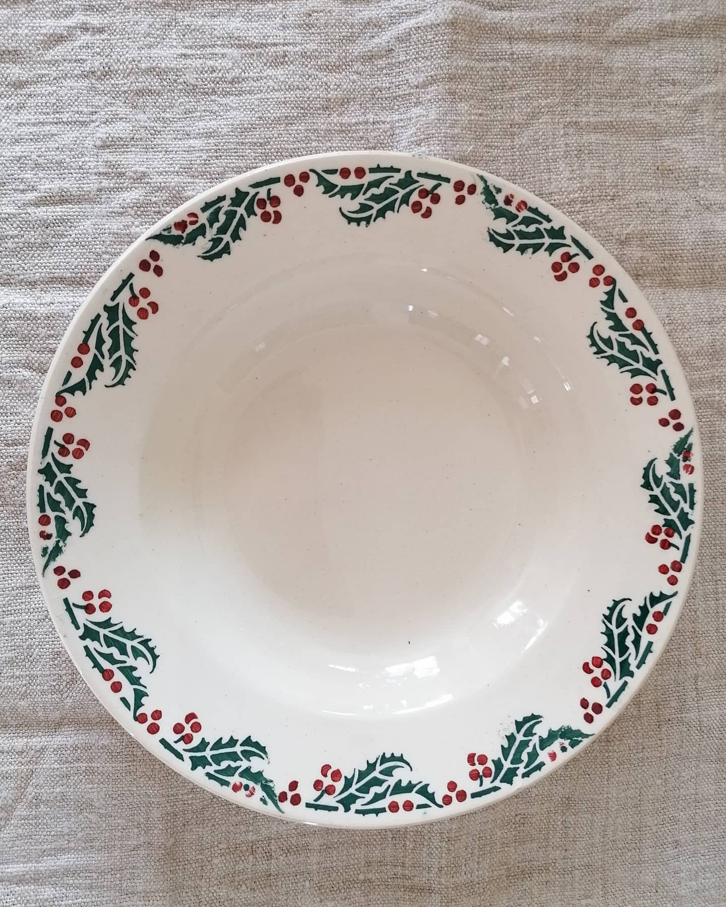 Assiettes en faïence houx