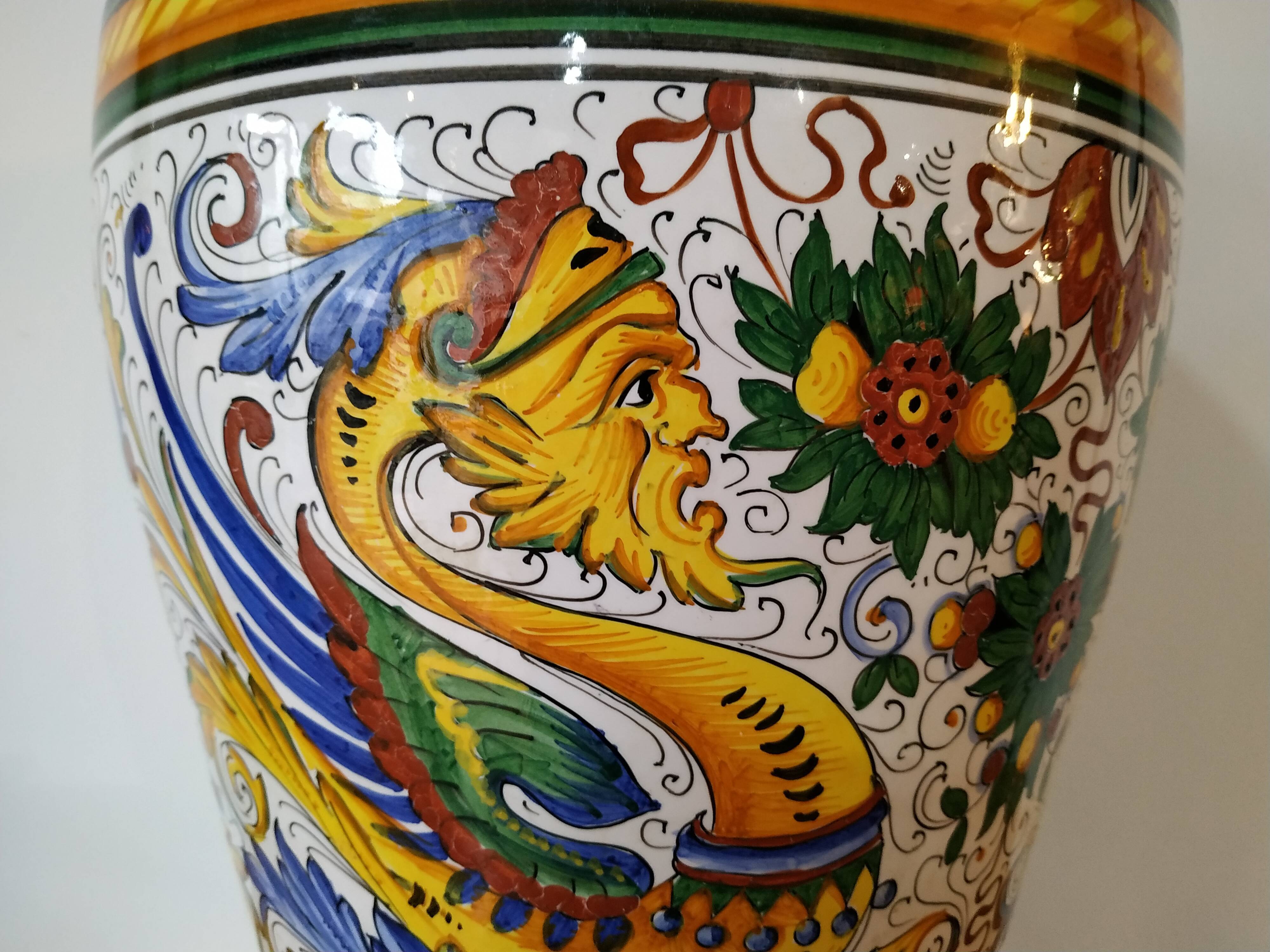 Vase in Italian majolica
