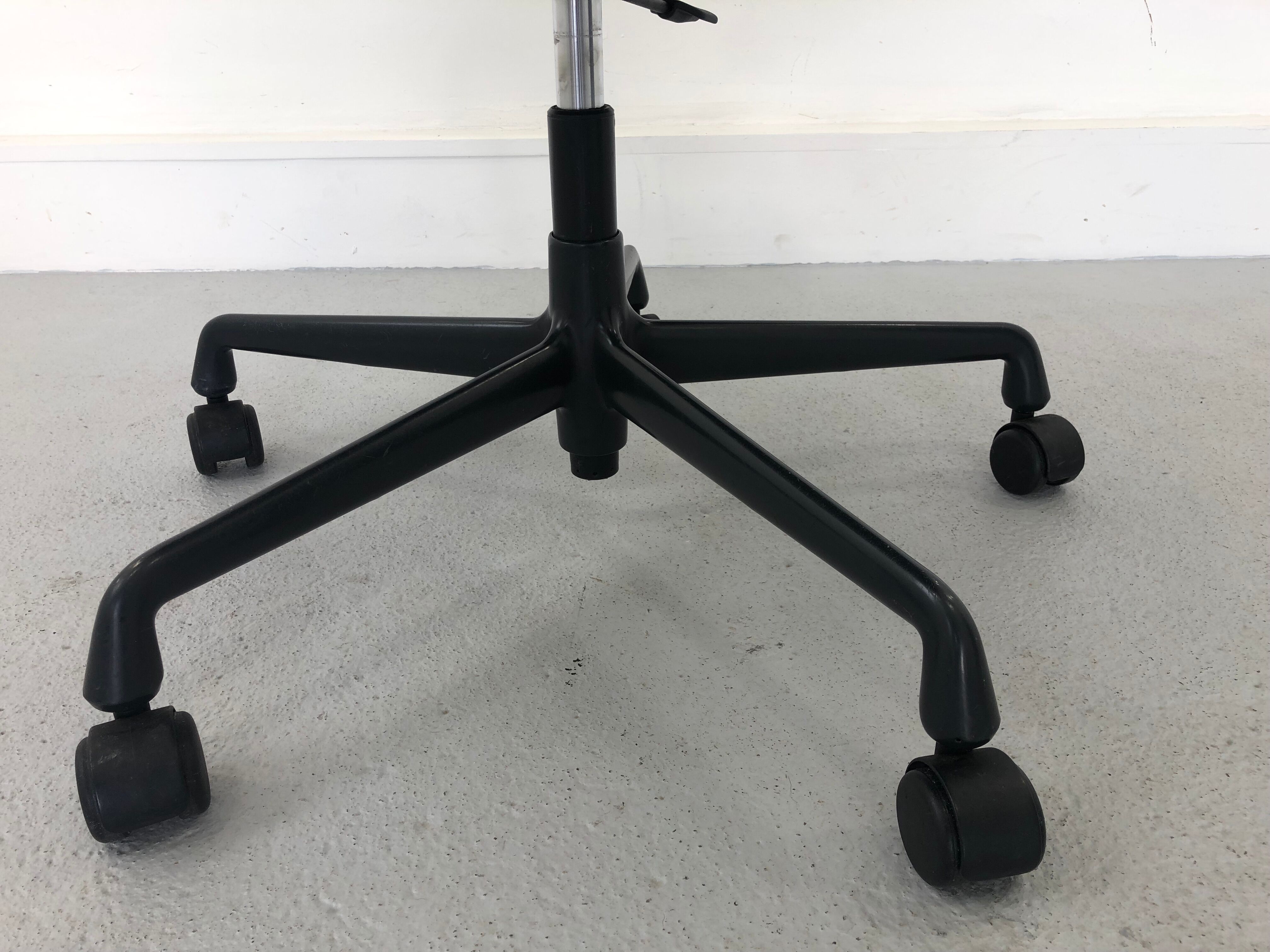 Aluminum black Model EA 117 Swivel Chair by Charles & Ray Eames for Vitra