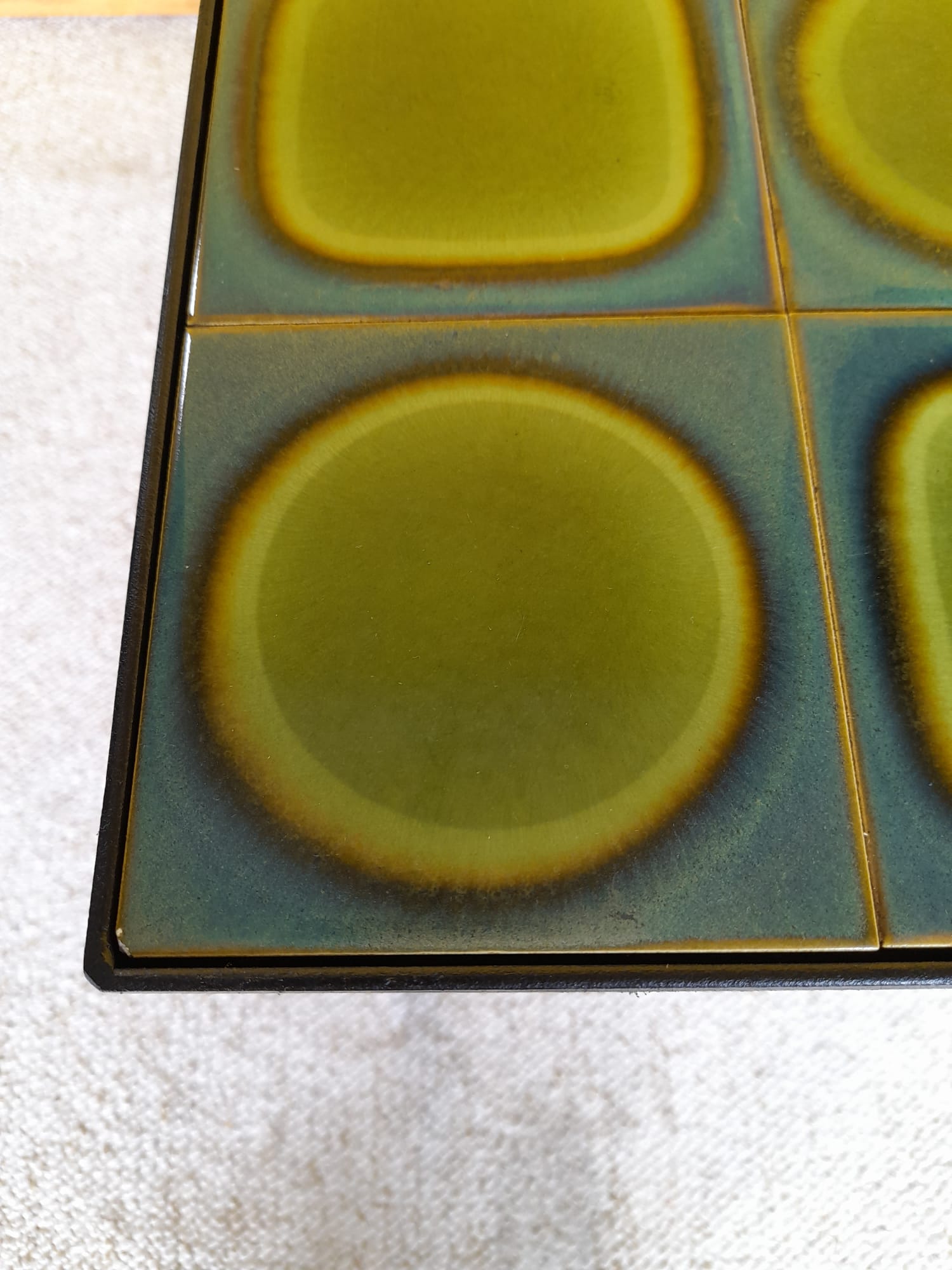 Table basse moderniste en céramique et acier