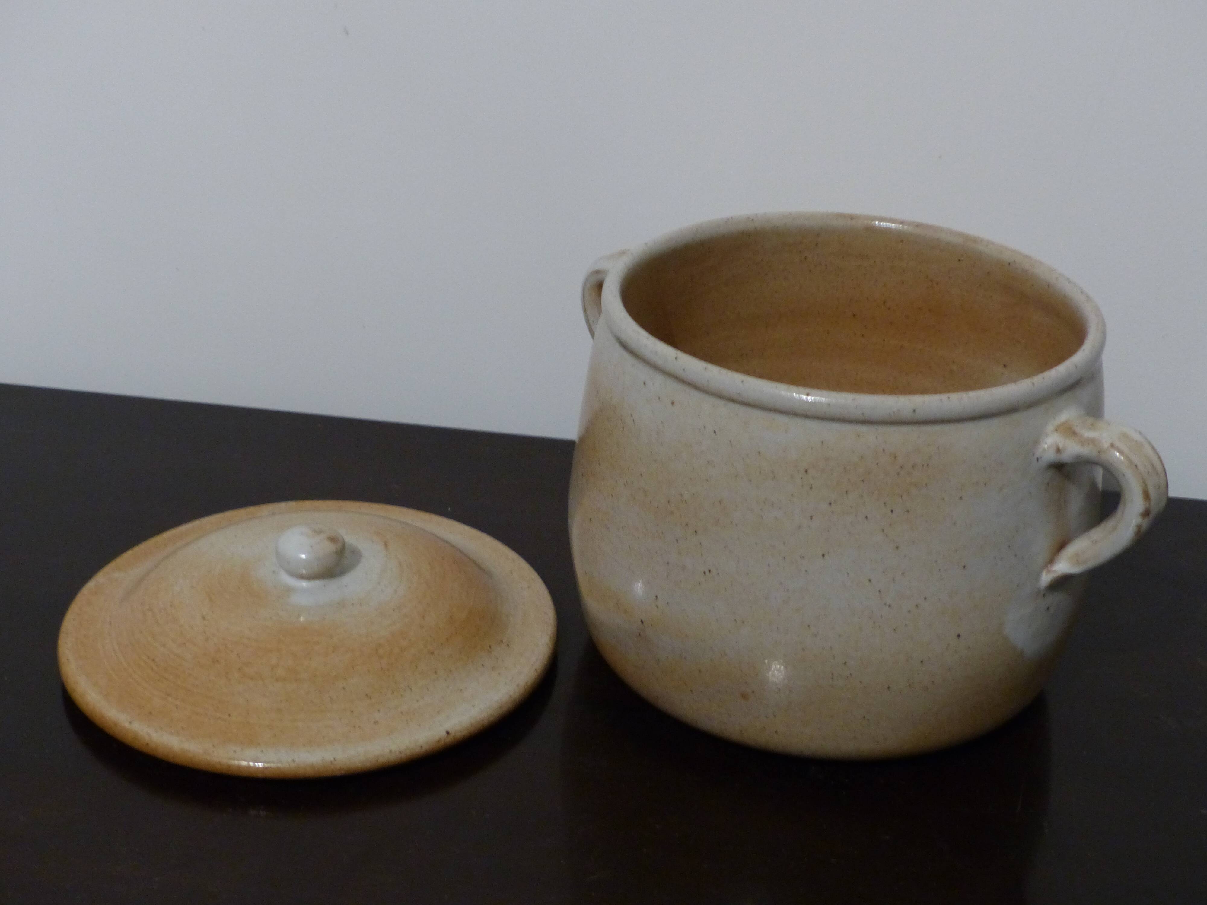 Soup tureen, glazed earthenware pot.