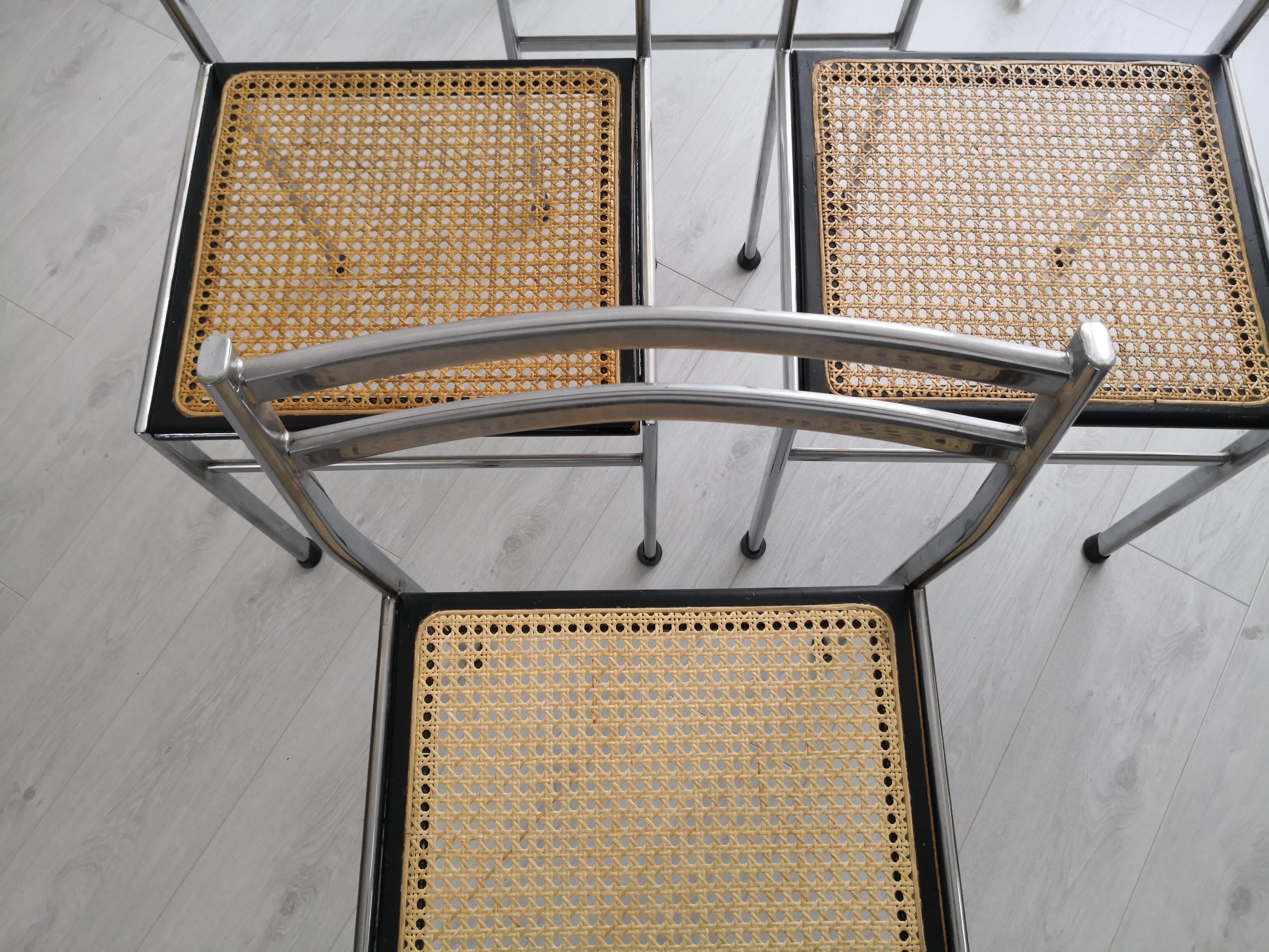 Suite de 4 chaises cannées des années 70/80