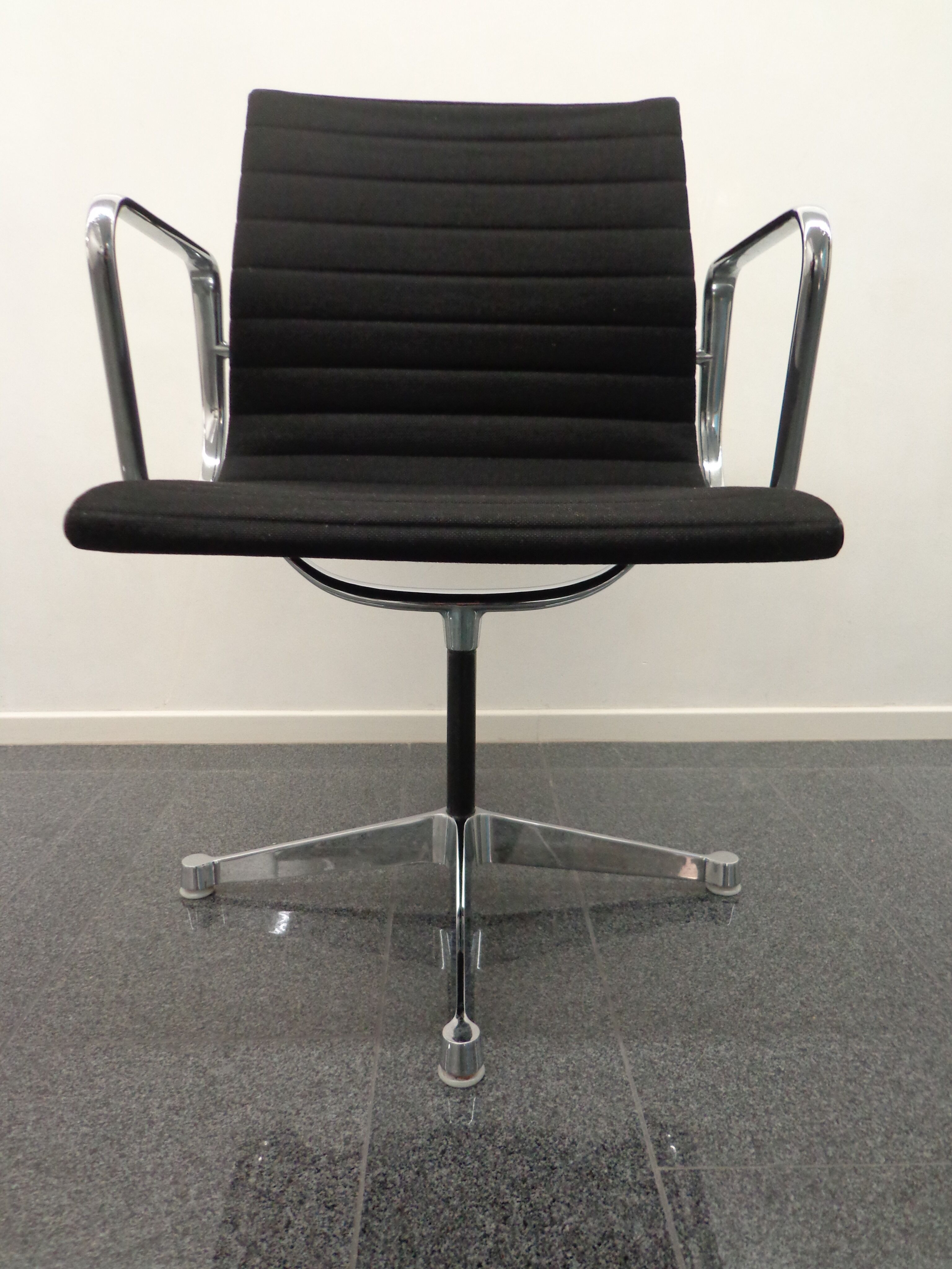 Aluminum EA108 desk chair by Charles & Ray Eames edition Herman Miller, 1960