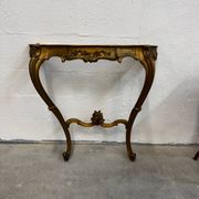 Console en bois sculpté doré et marbre de style Louis XV