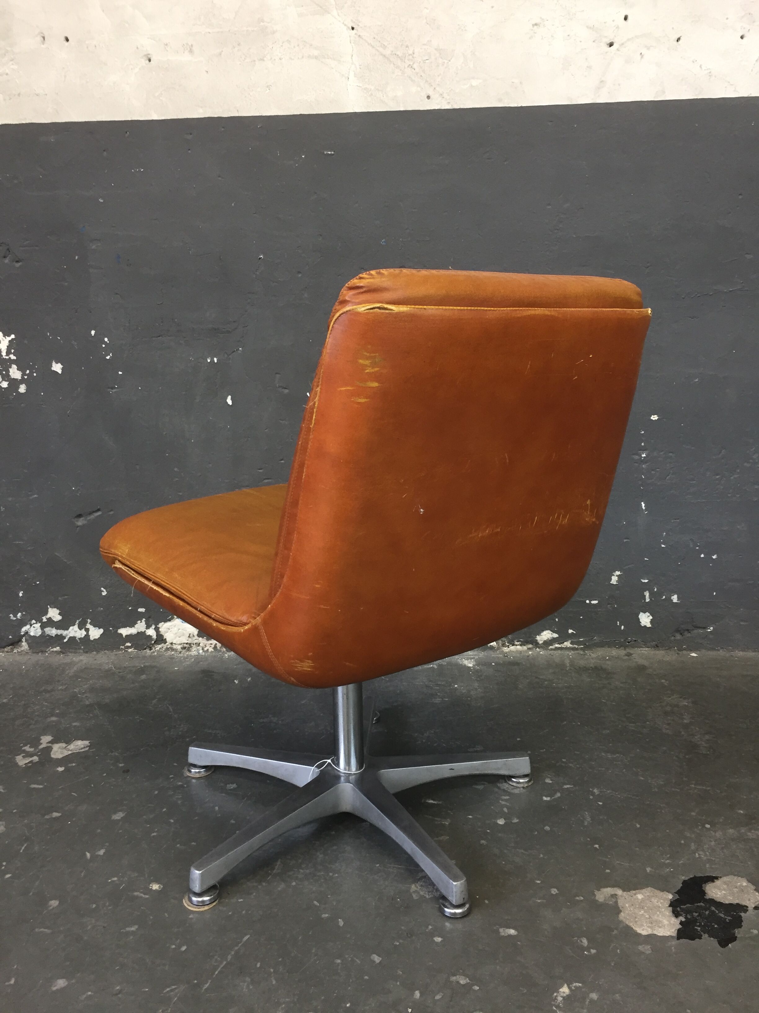 Pollock style armchair