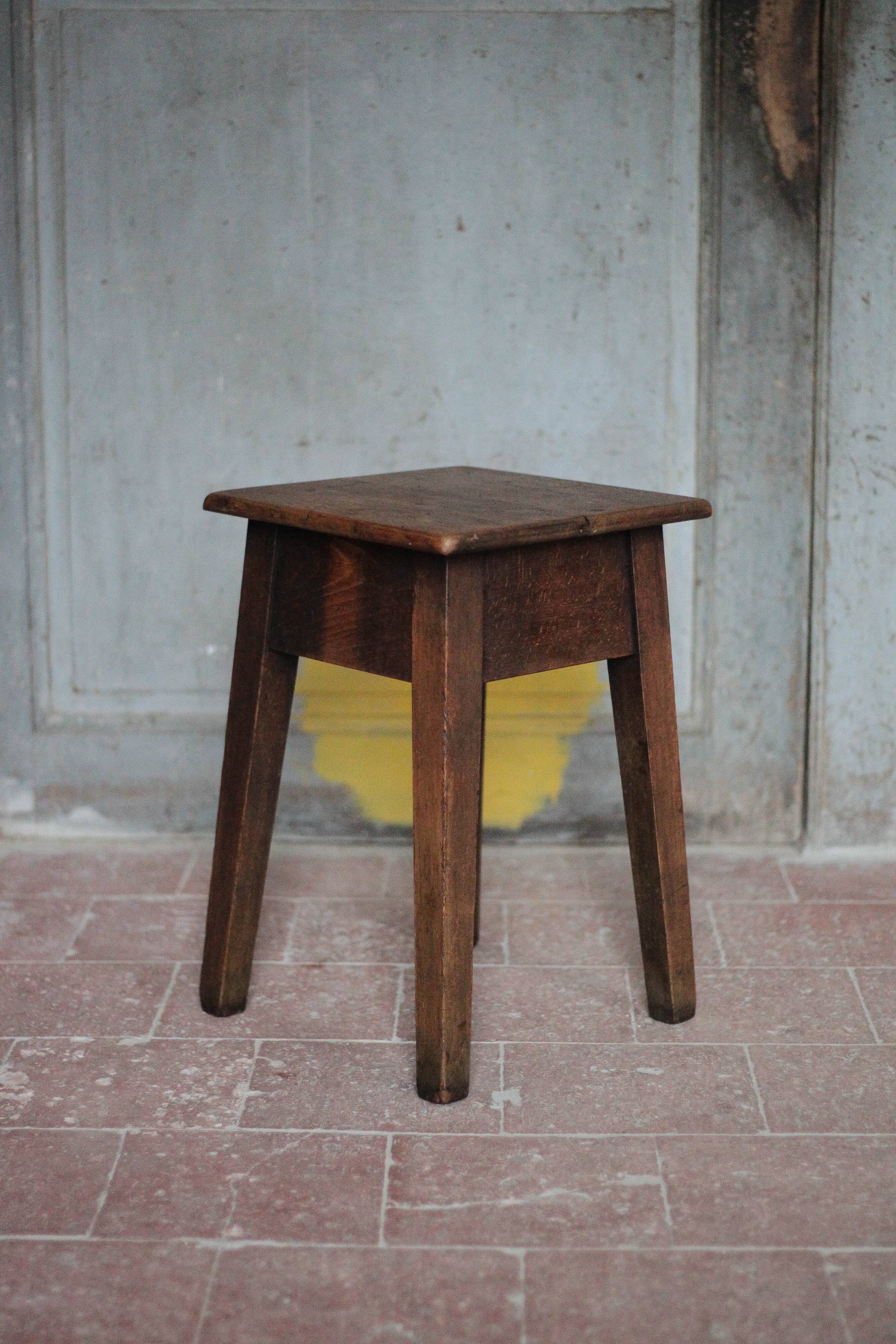 Ancien tabouret bois, tabouret d'appoint, tabouret d'atelier, déco intérieur