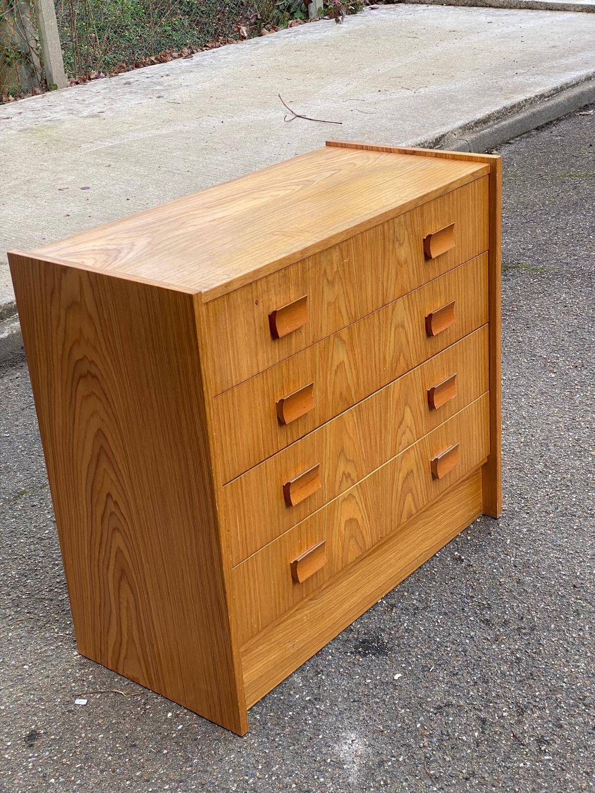 Scandinavian chest of drawers with 4 drawers in oak, 1970.