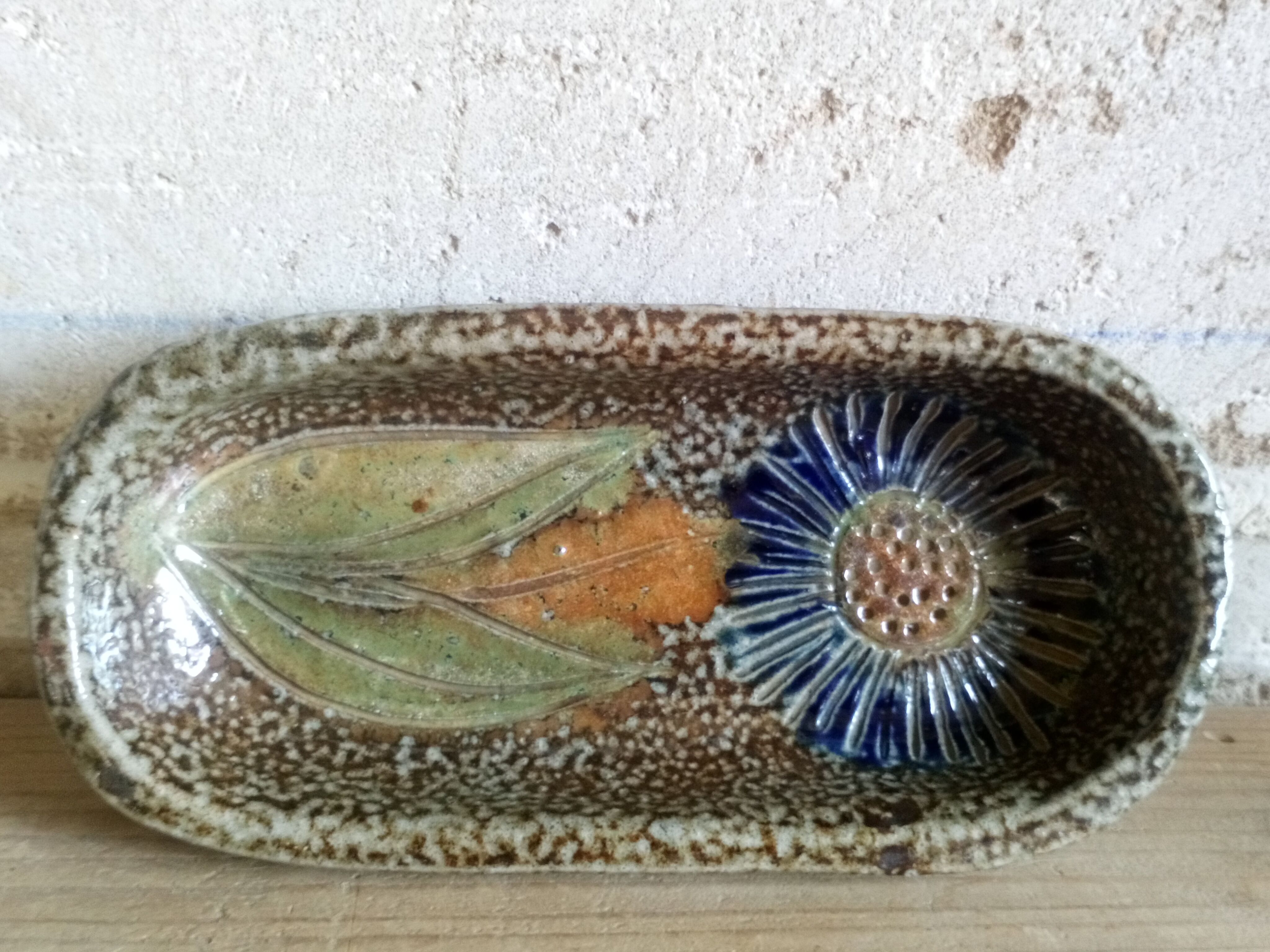 Marguerite-like sandstone pocket