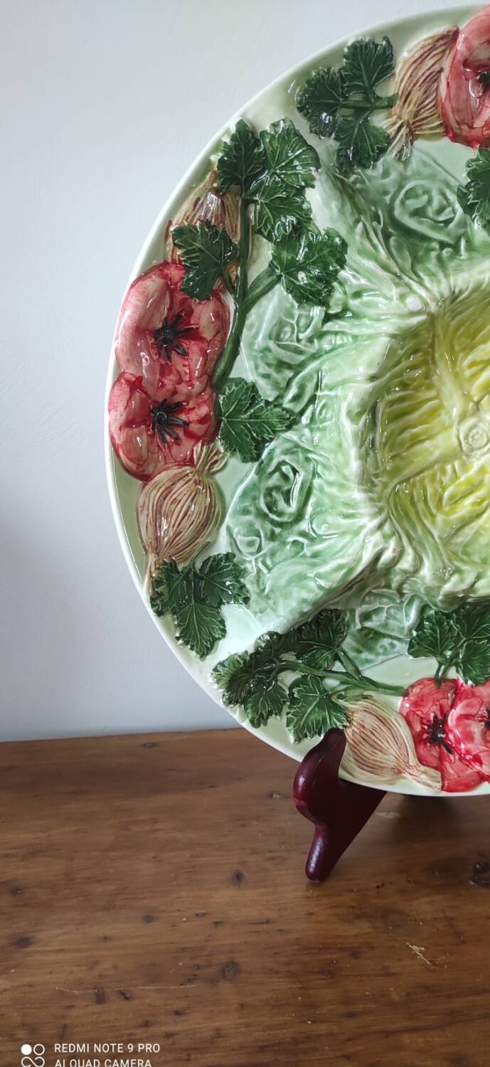 Barbotine serving dish