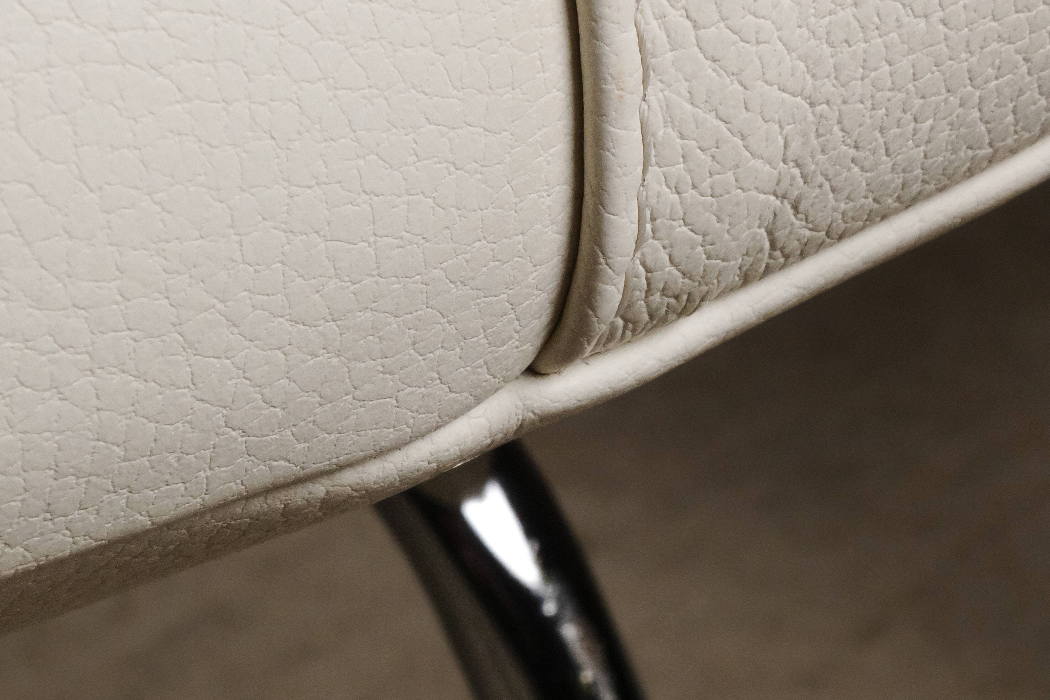 Fauteuil en cuir blanc et acier chromé Falkenberg x Rom AG, Belgique c. 1990